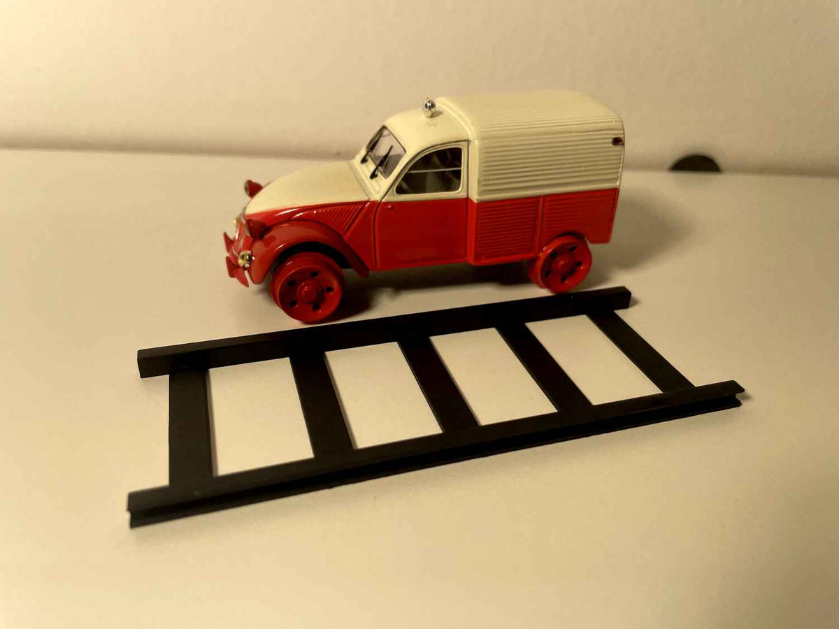 Citroën 2 CV AZU czerwony i beżowy na torach - Norev