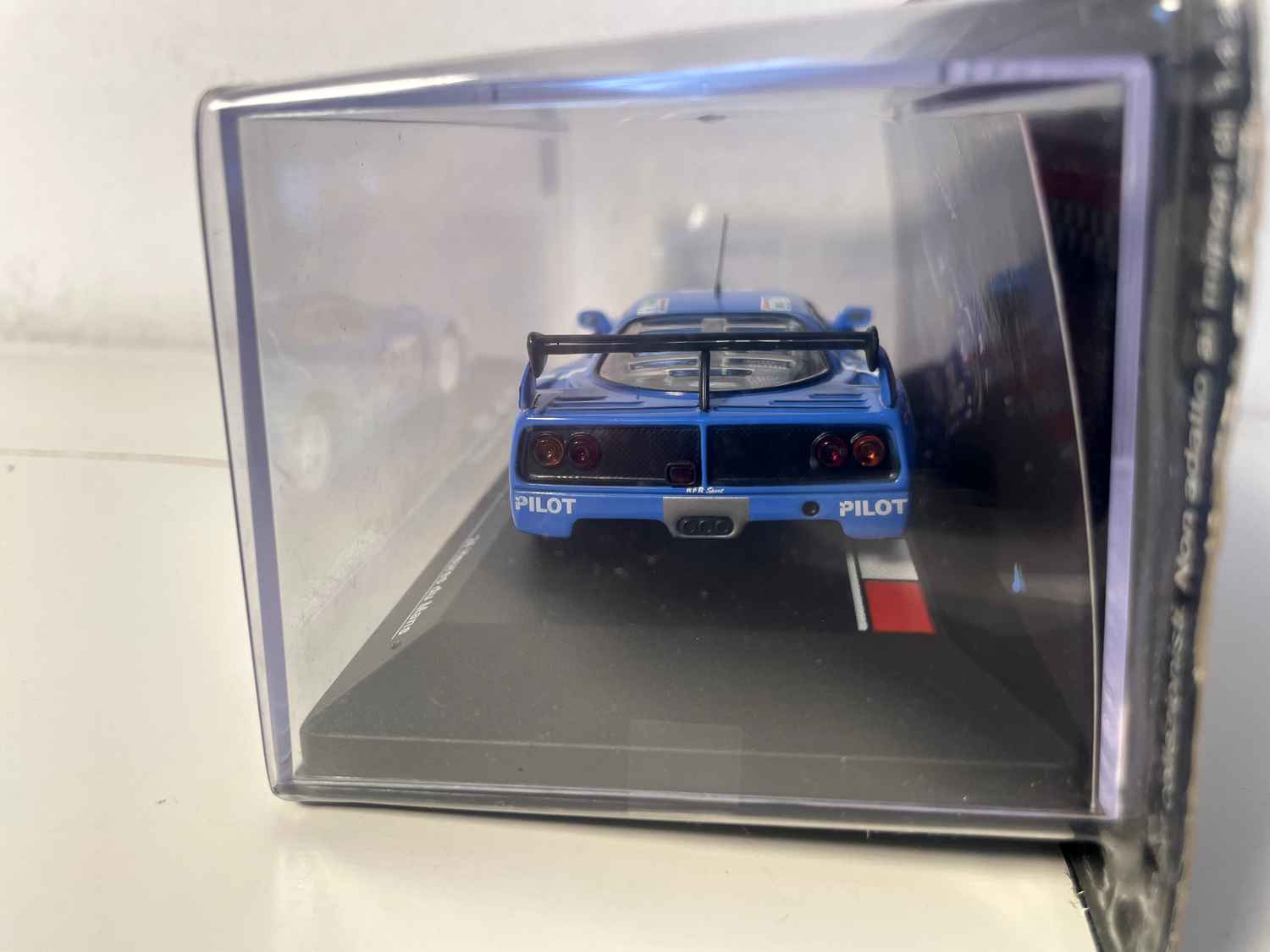 Ferrari F40 LM blau Nummer 34 - 24 Stunden von Le Mans 1995