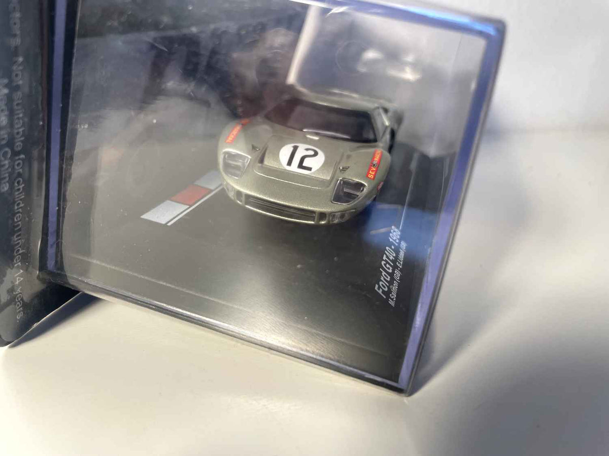Ford GT40 szaro/zielony? numer 12 - 24 godziny Le Mans 1968
