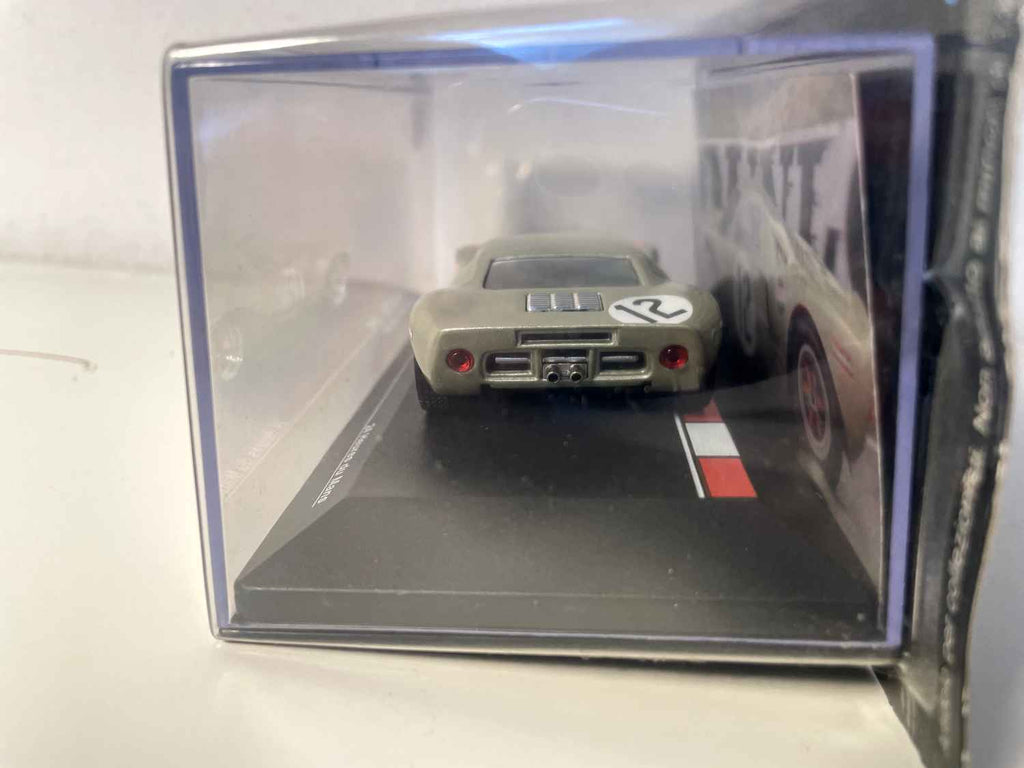 Ford GT40 szaro/zielony? numer 12 - 24 godziny Le Mans 1968