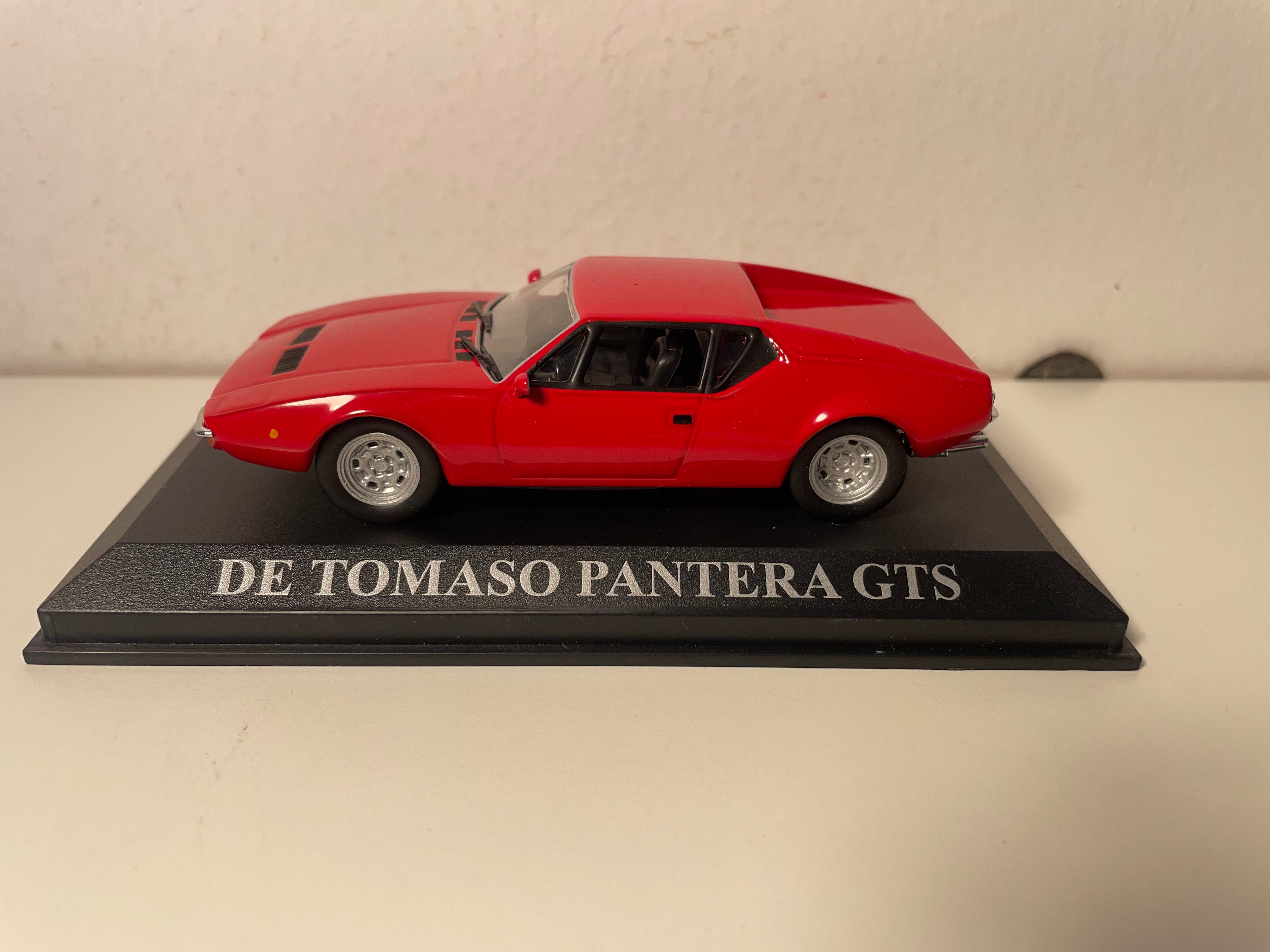 De Tomaso Pantera GTS rojo