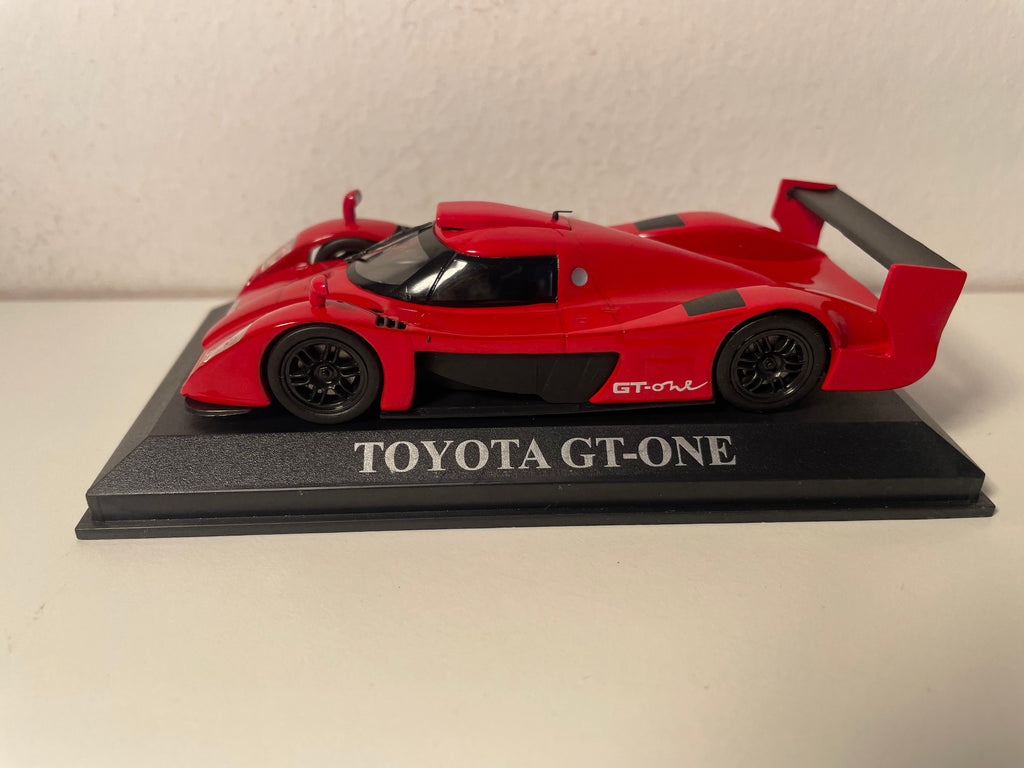 Toyota GT-One rojo