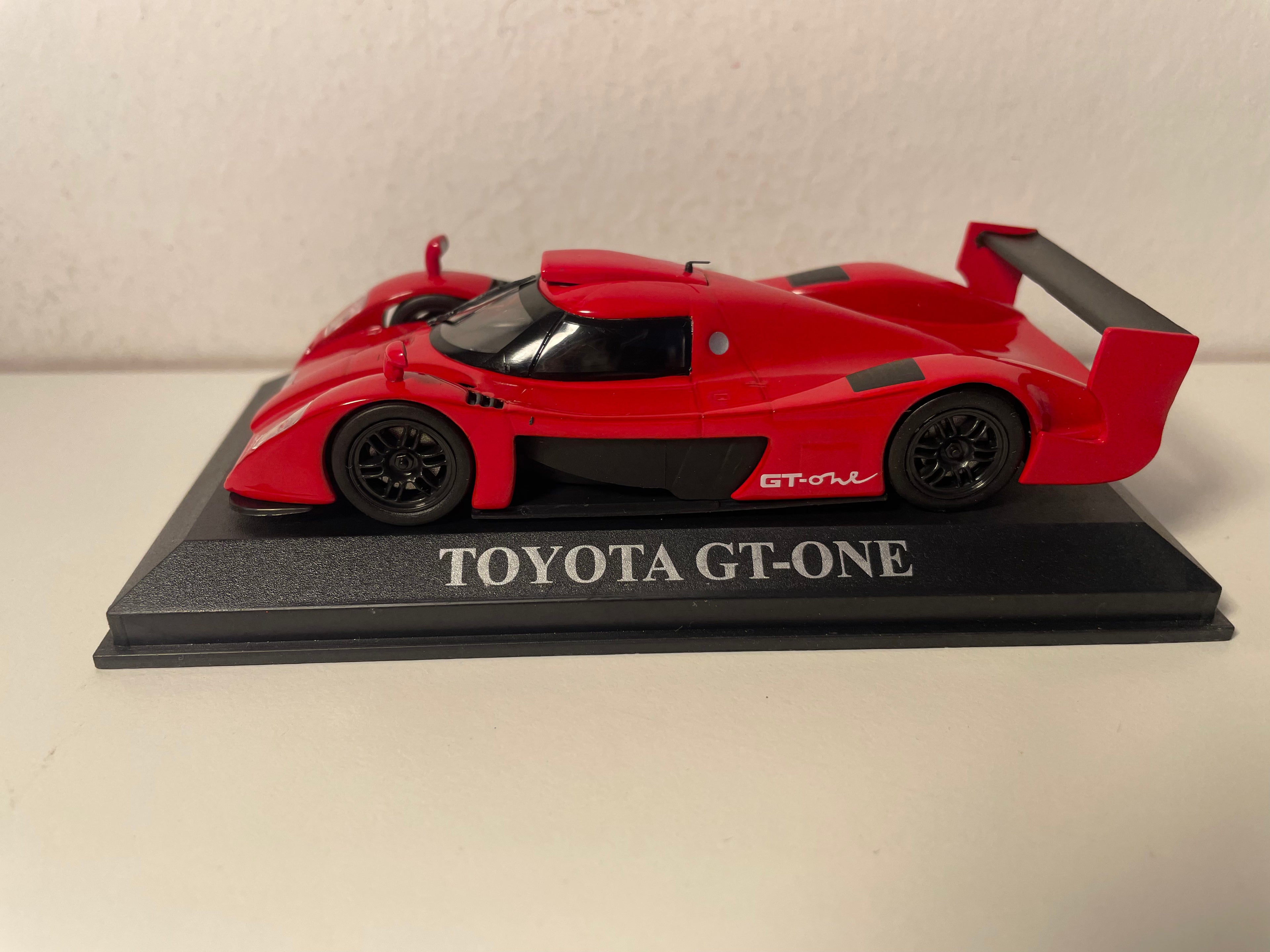 Toyota GT-One rojo