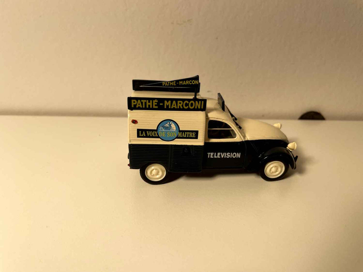 Citroën 2 CV AZU fourgonnette tôlée bleue et beige PATHE-MARCONI - Norev (sous blister)