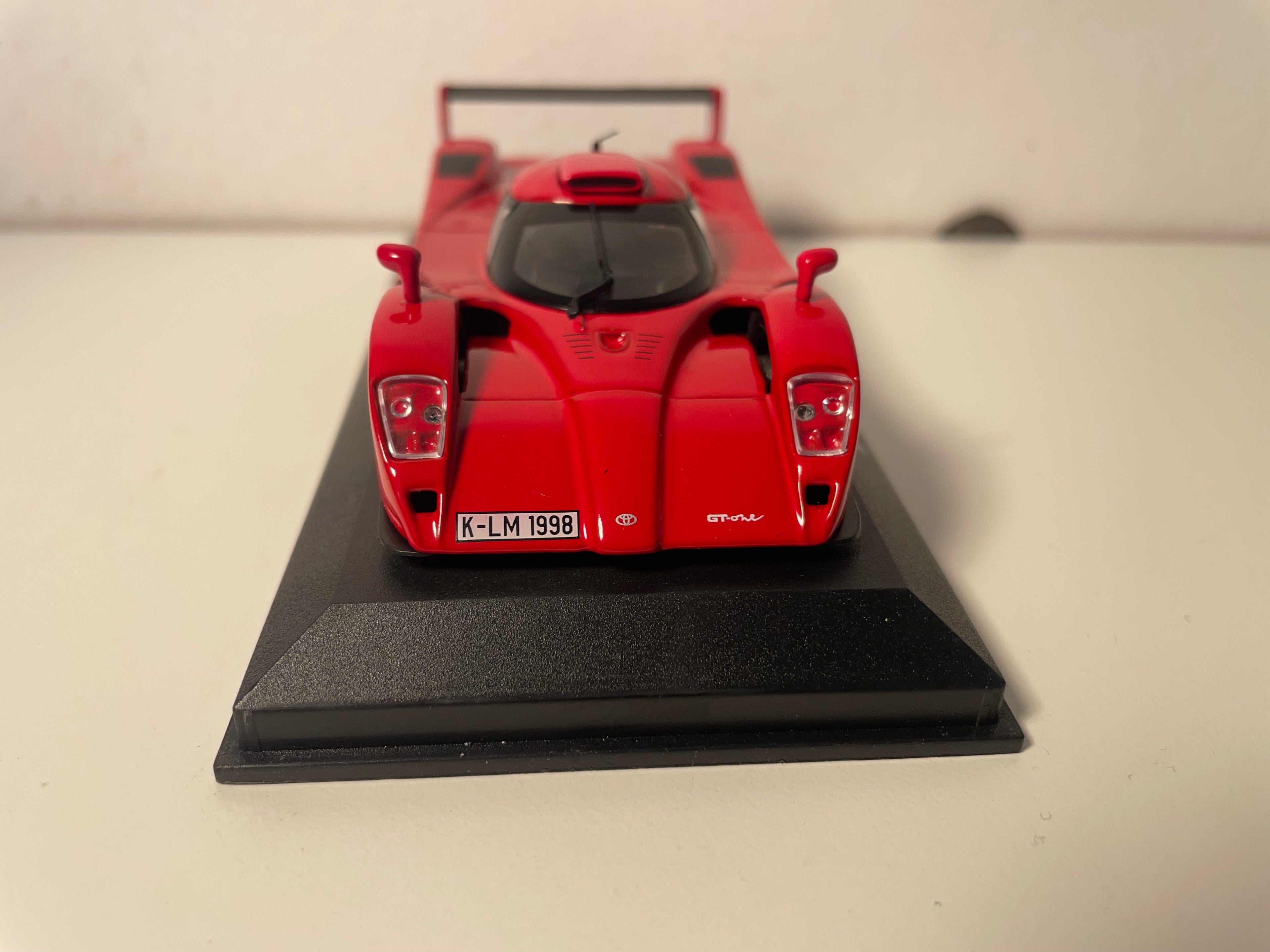 Toyota GT-One rojo