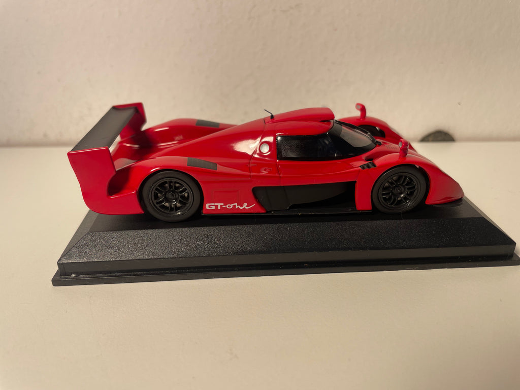 Toyota GT-One rojo