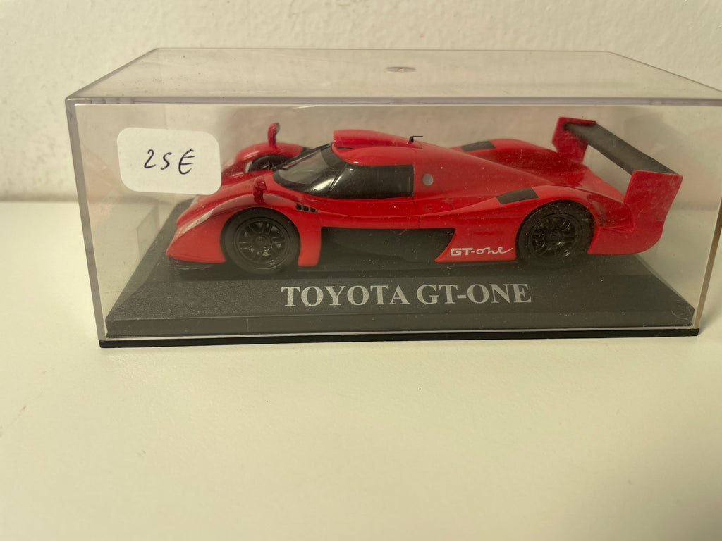 Toyota GT-One rojo
