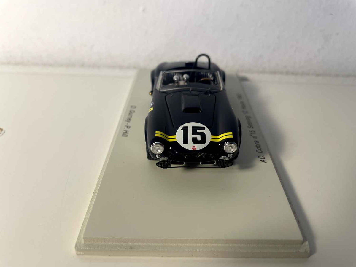 Donkerblauwe AC Cobra nummer 15 - 12 uur van Sebring in Florida (VS) - SPARK