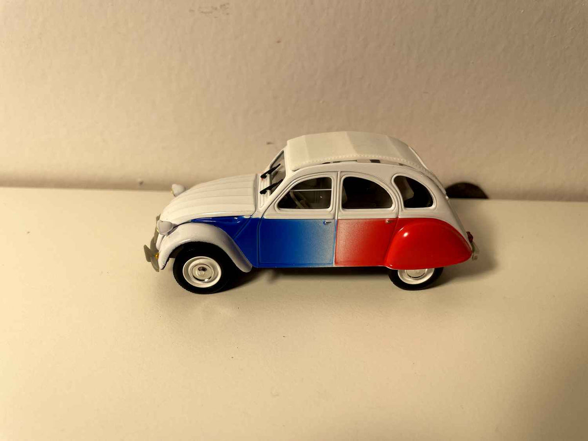 Citroën 2 CV 6 blauw, wit en rood (2 CV COCORICO) - Norev