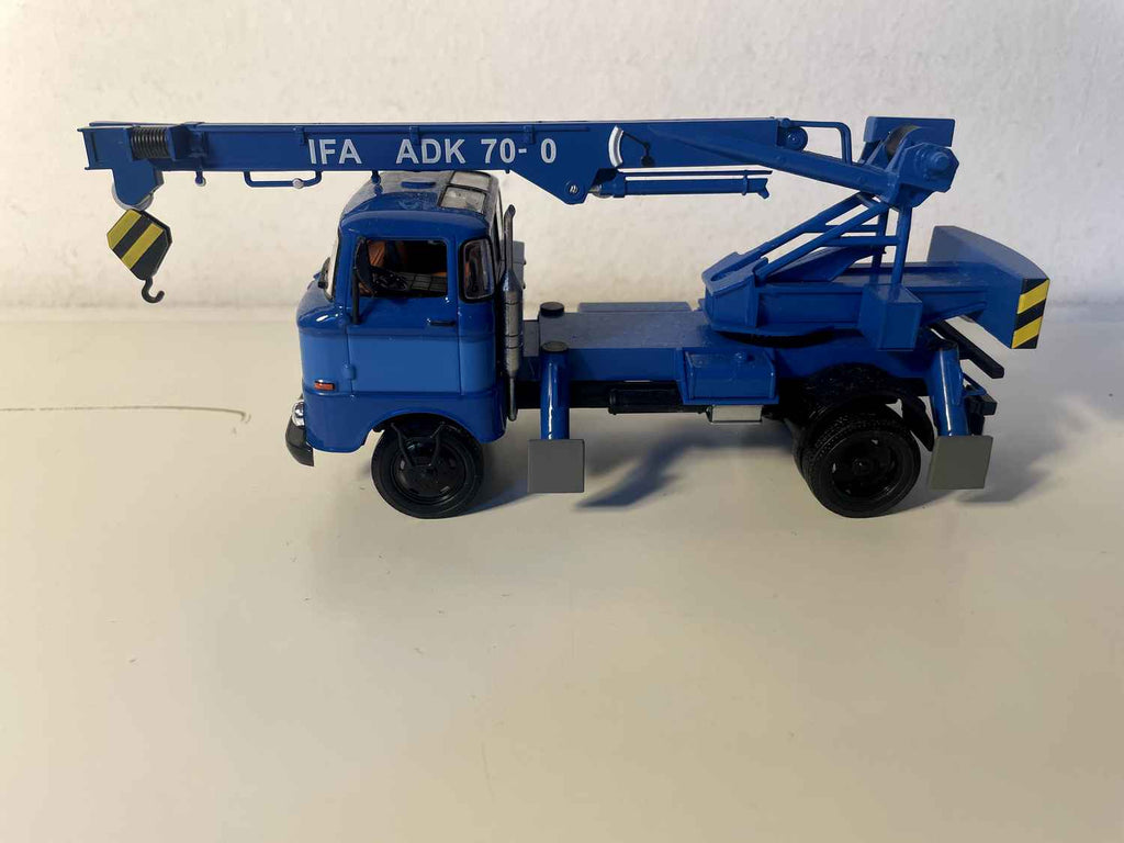 Camion gru IFA W50 ADK blu