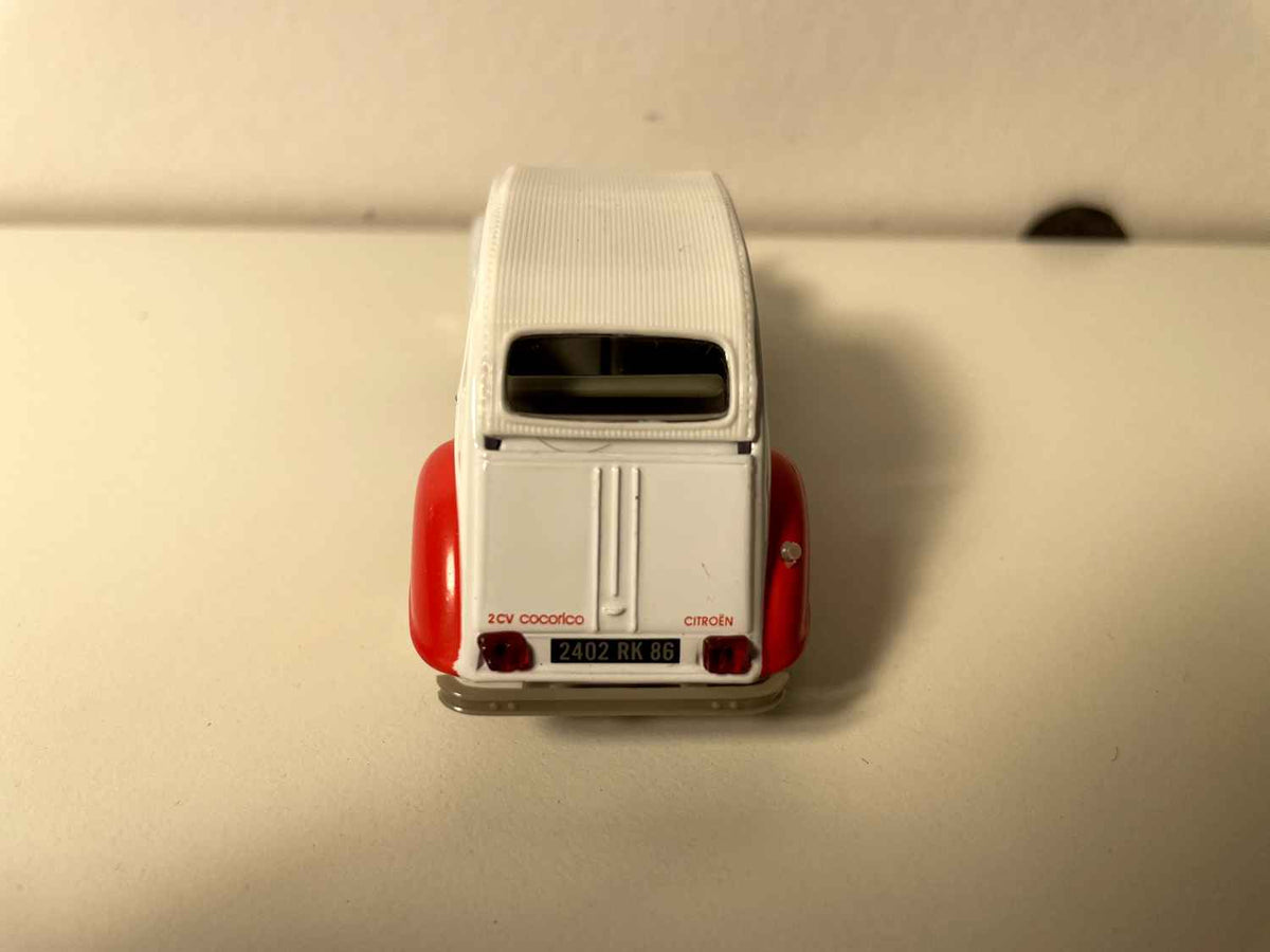 Citroën 2 CV 6 blauw, wit en rood (2 CV COCORICO) - Norev