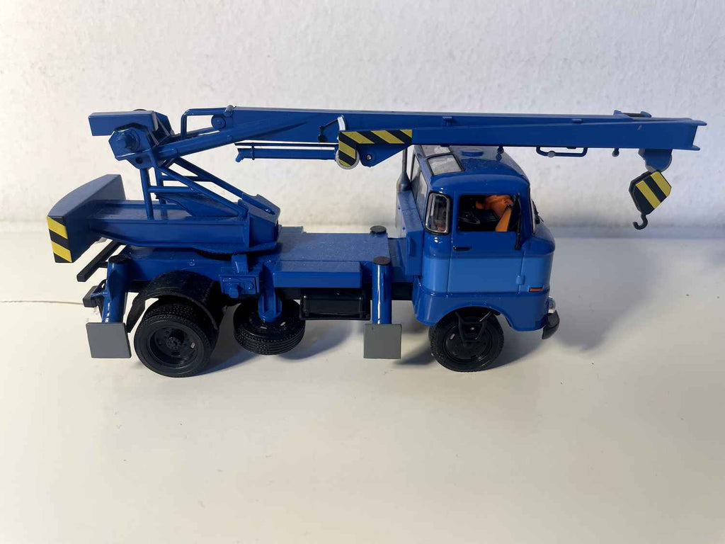 Camion gru IFA W50 ADK blu