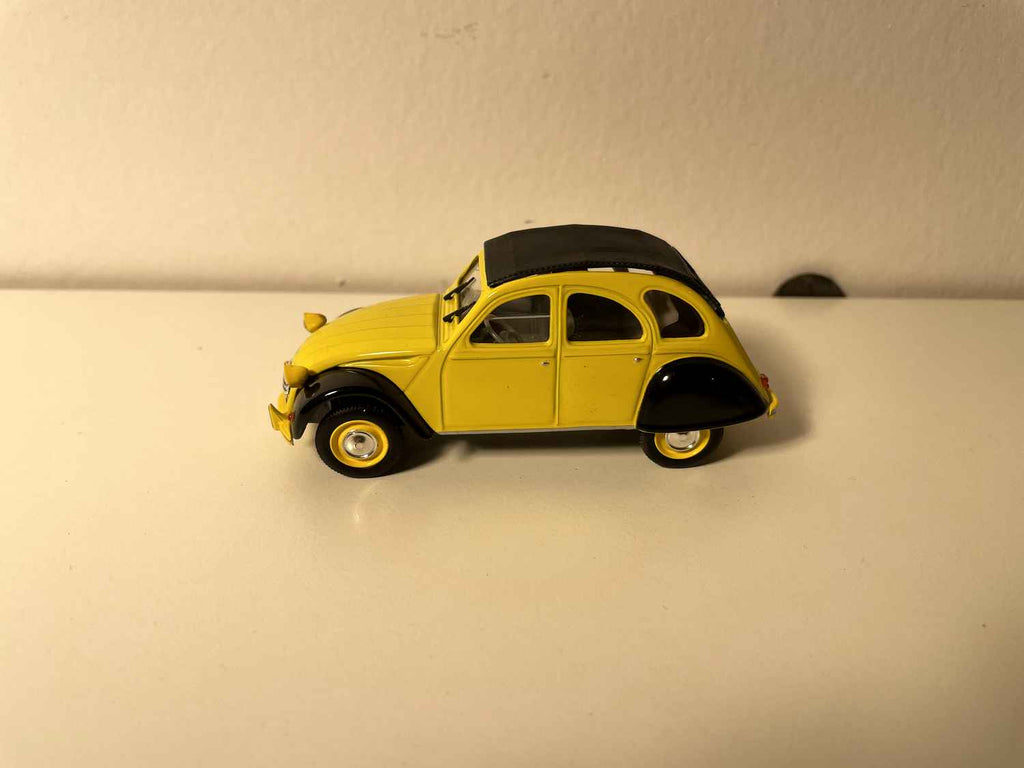 Citroën 2 CV 6 jaune et noire avec jantes jaunes et argentées - Norev (sous blister)