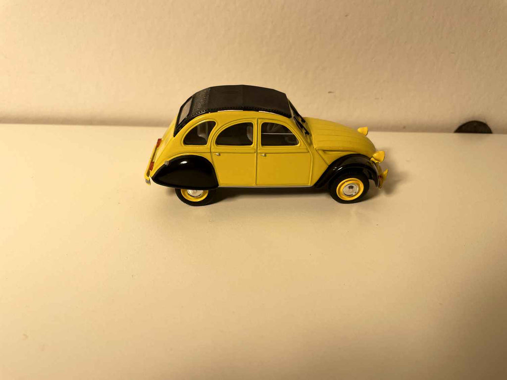 Citroën 2 CV 6 jaune et noire avec jantes jaunes et argentées - Norev (sous blister)