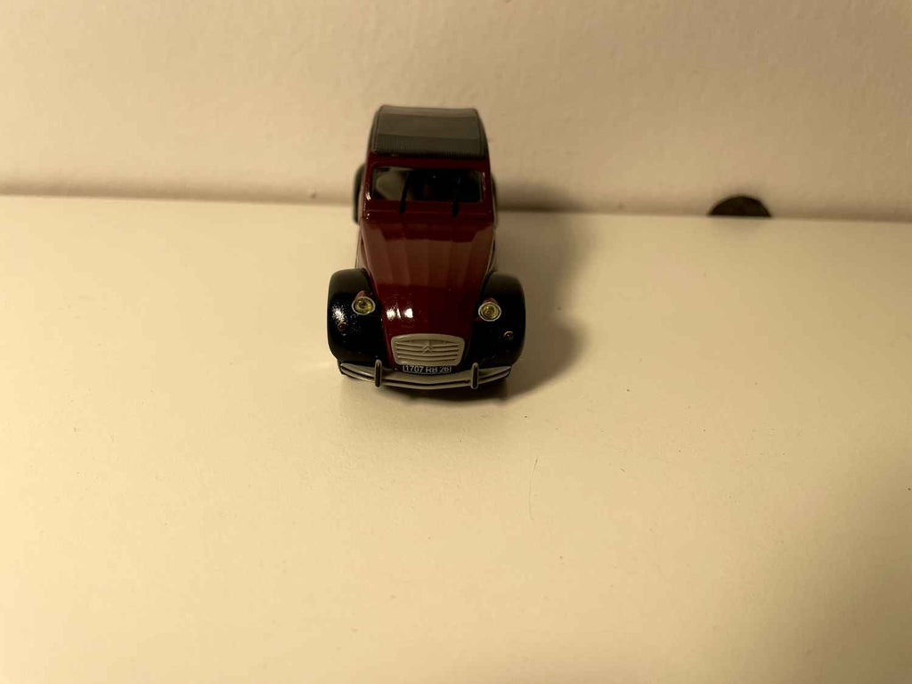 Citroën 2 CV 6 Charleston bordeaux et noire - Norev (sous blister)