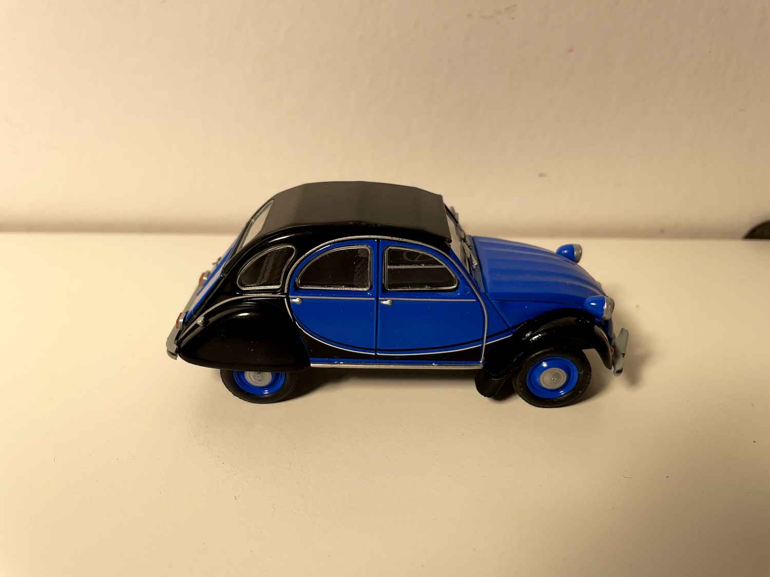 Citroën 2 CV Charleston Blue and Black - Eligor