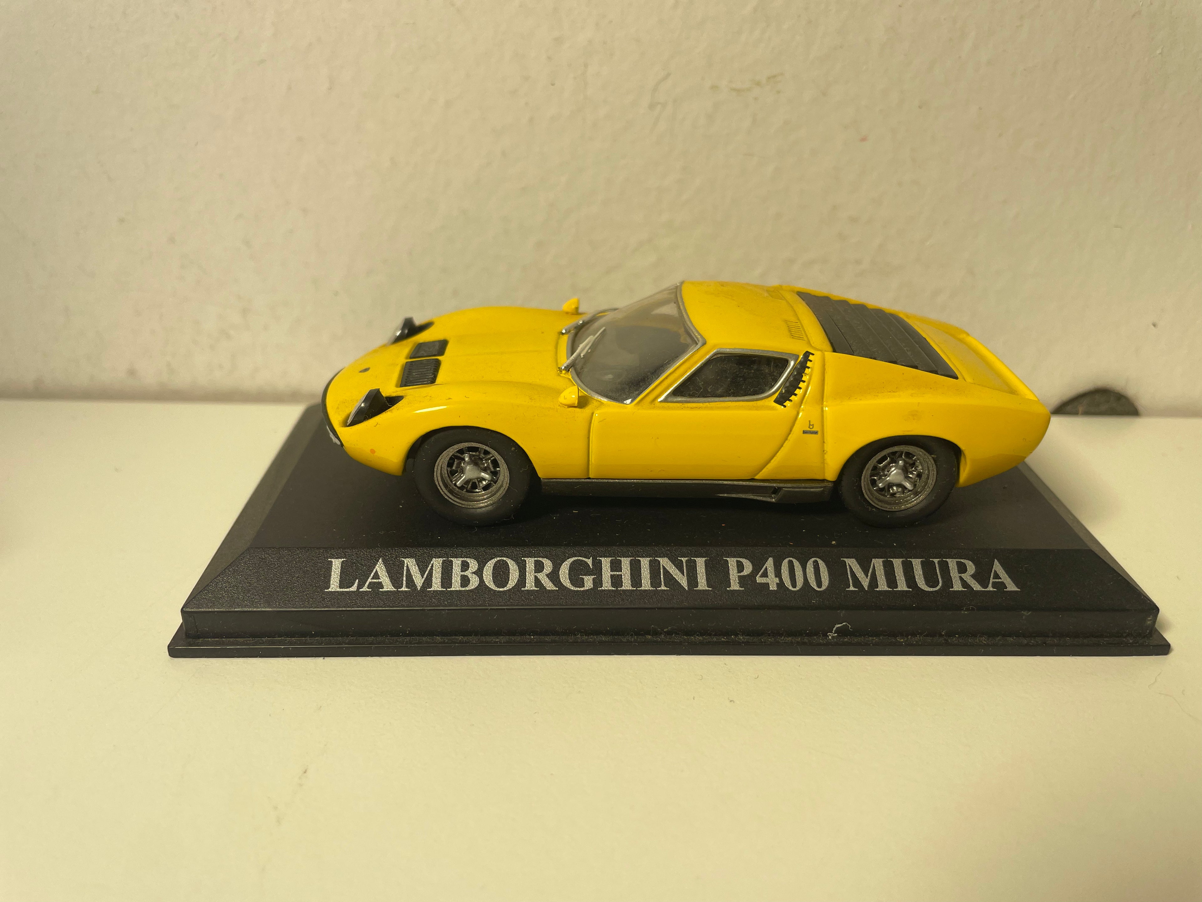 Yellow Lamborghini P400 Miura