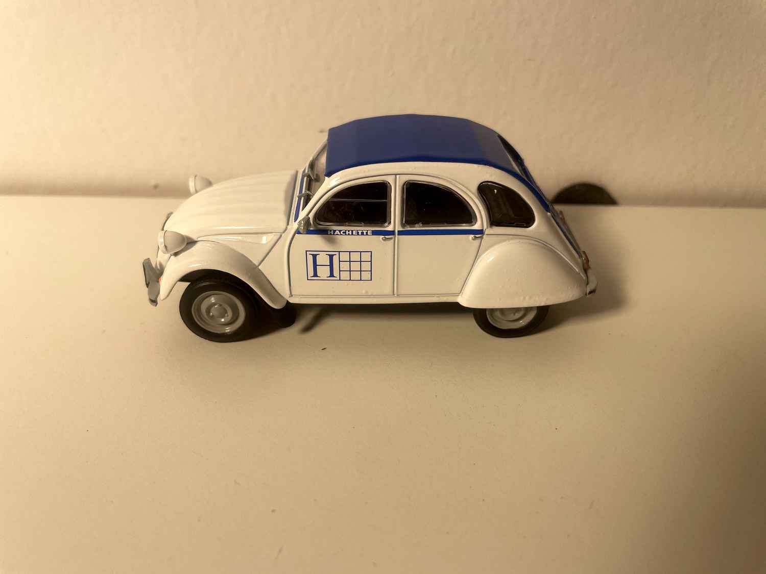 Citroën 2 CV biała i niebieska HACHETTE - Eligor