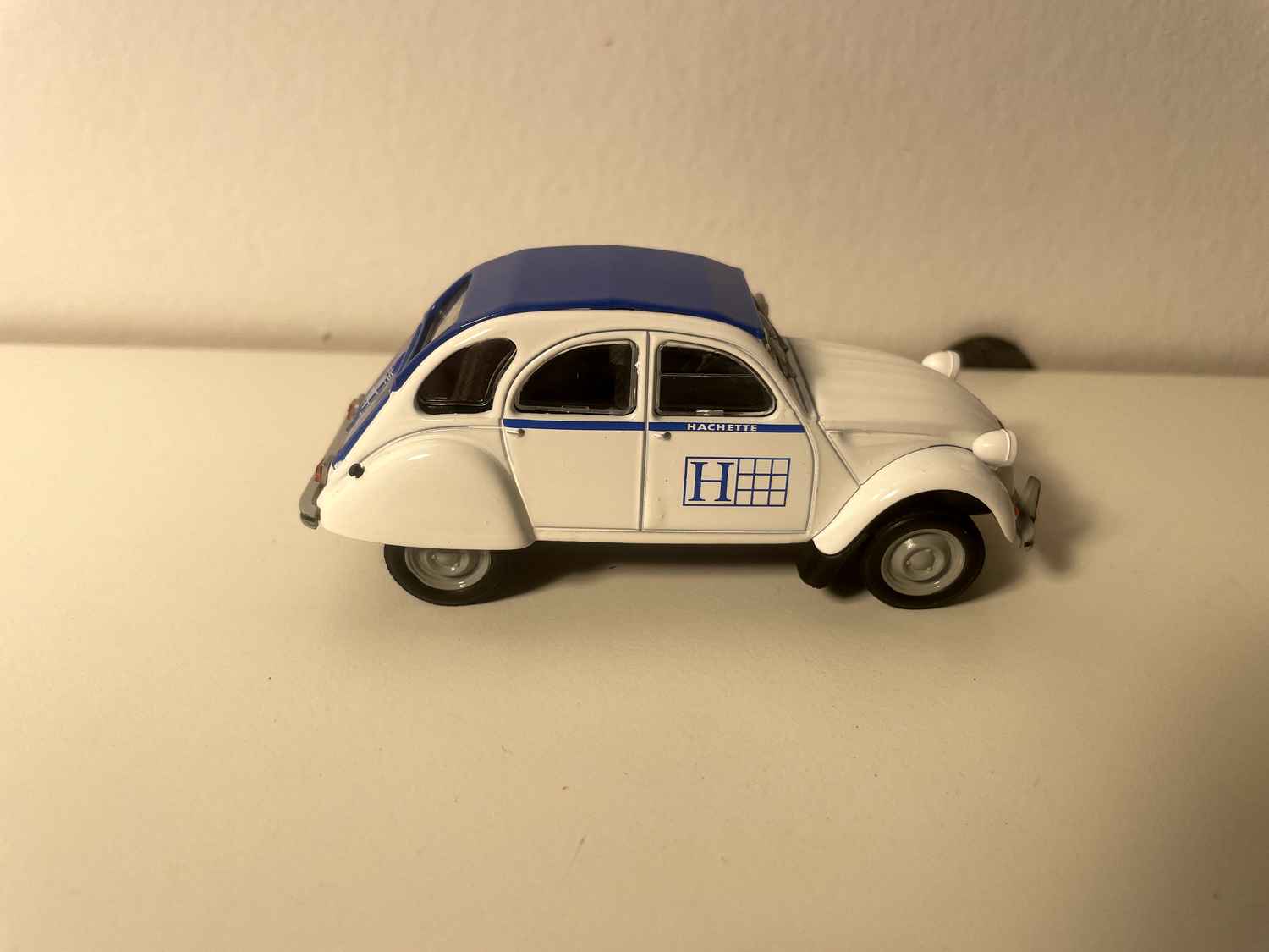Citroën 2 CV biała i niebieska HACHETTE - Eligor