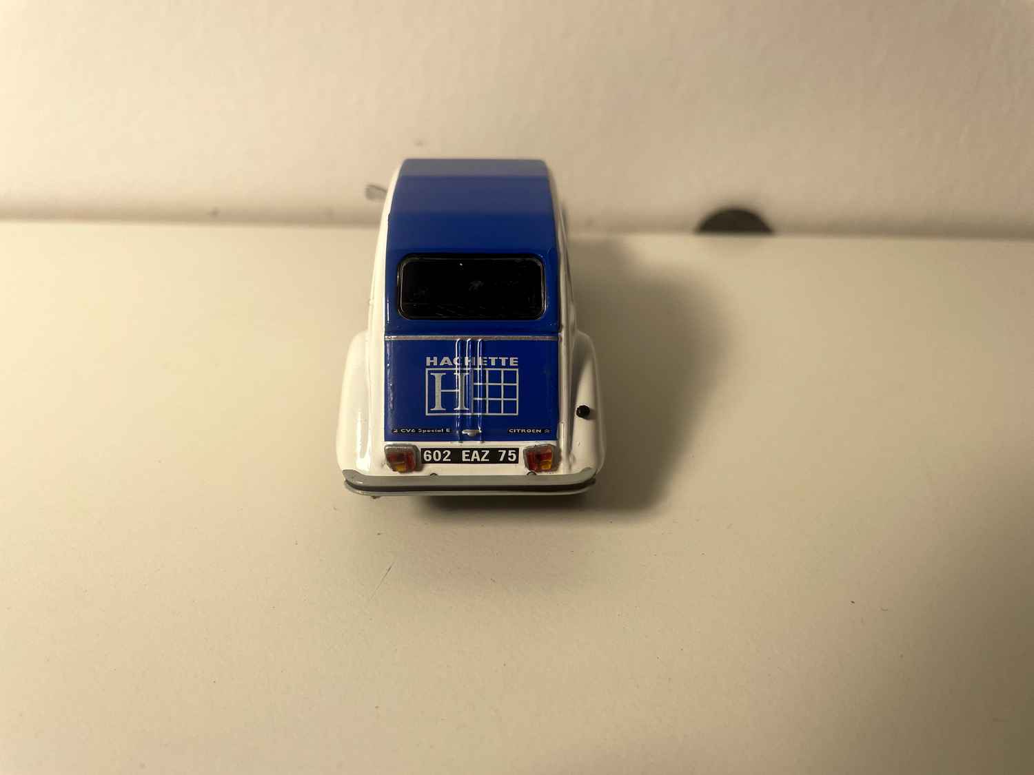 Citroën 2 CV biała i niebieska HACHETTE - Eligor