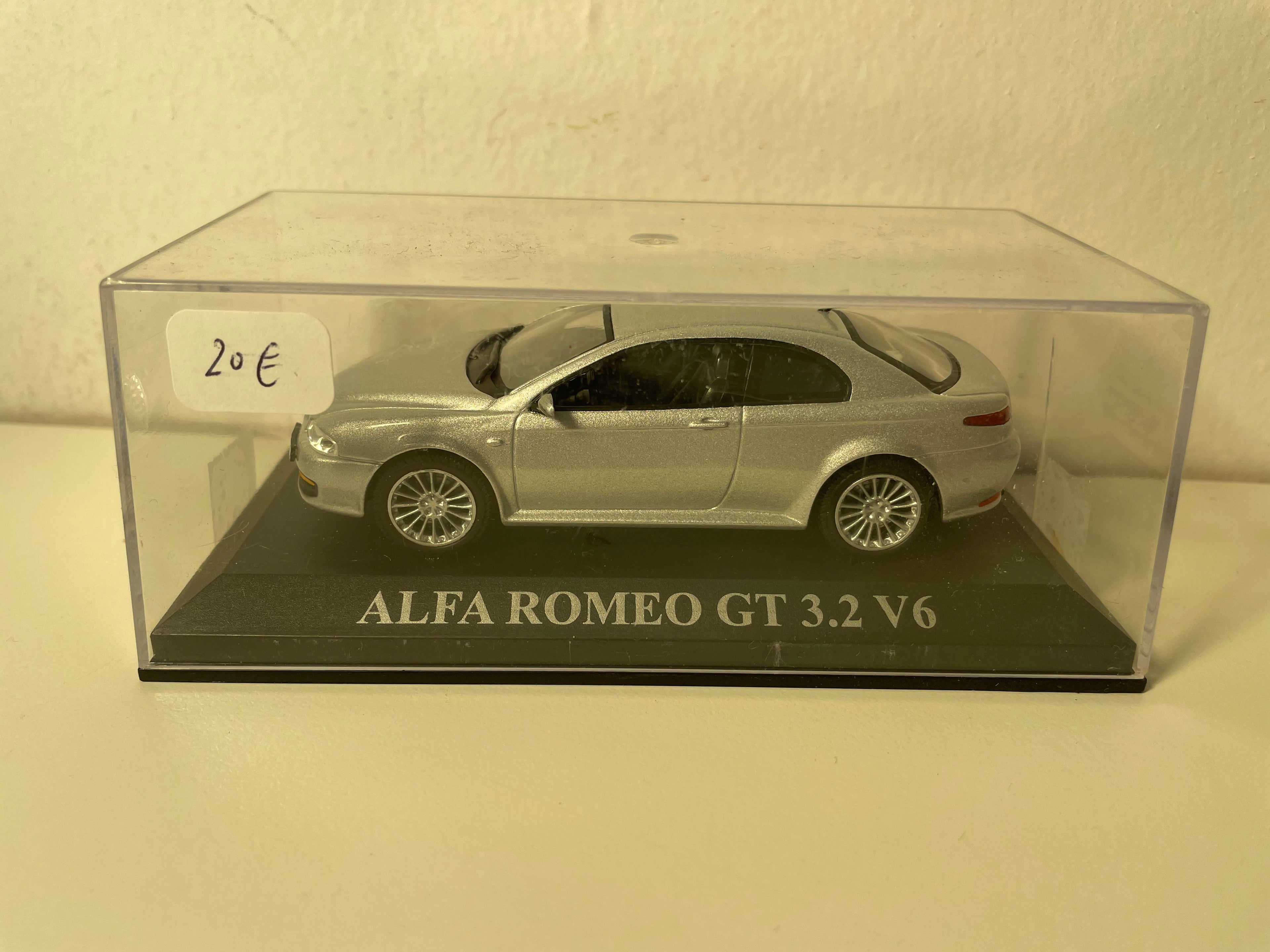 Alfa Roméo GT 3.2 V6 grise