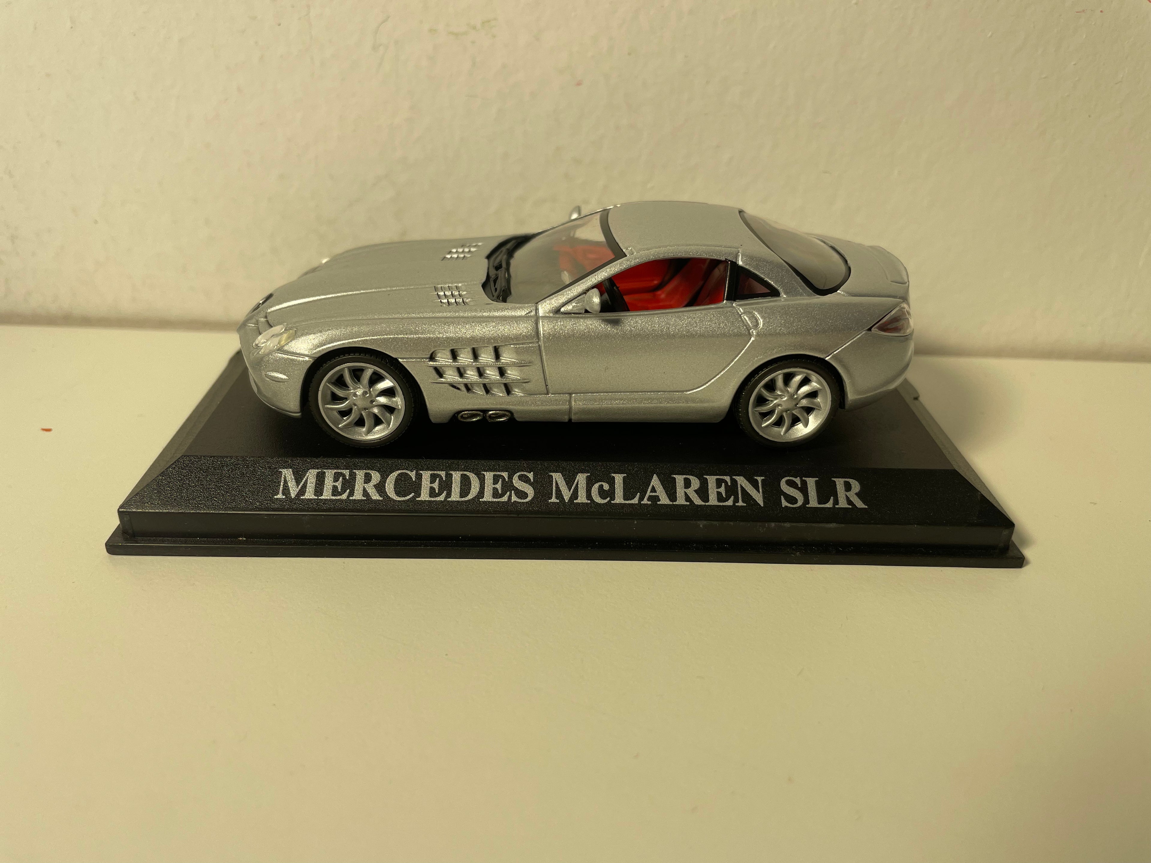 Grijze Mercedes McLaren SLR