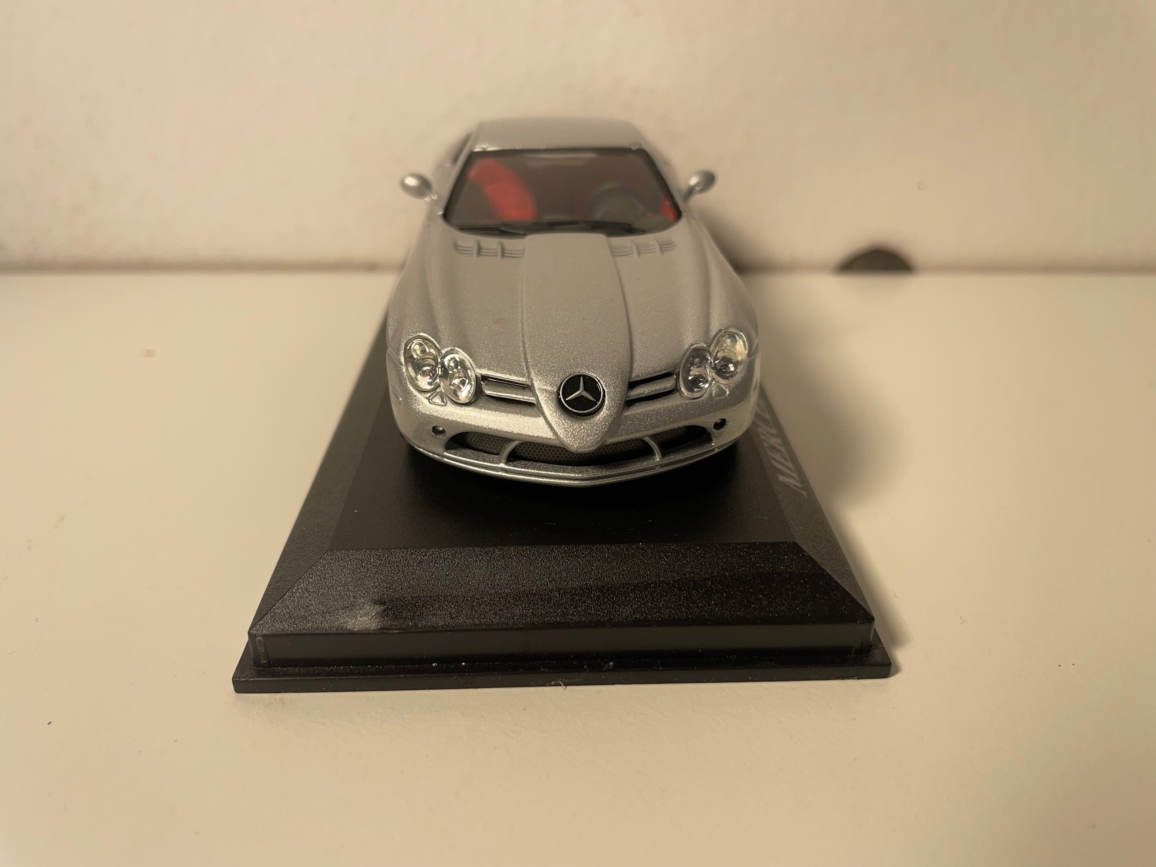 Grijze Mercedes McLaren SLR