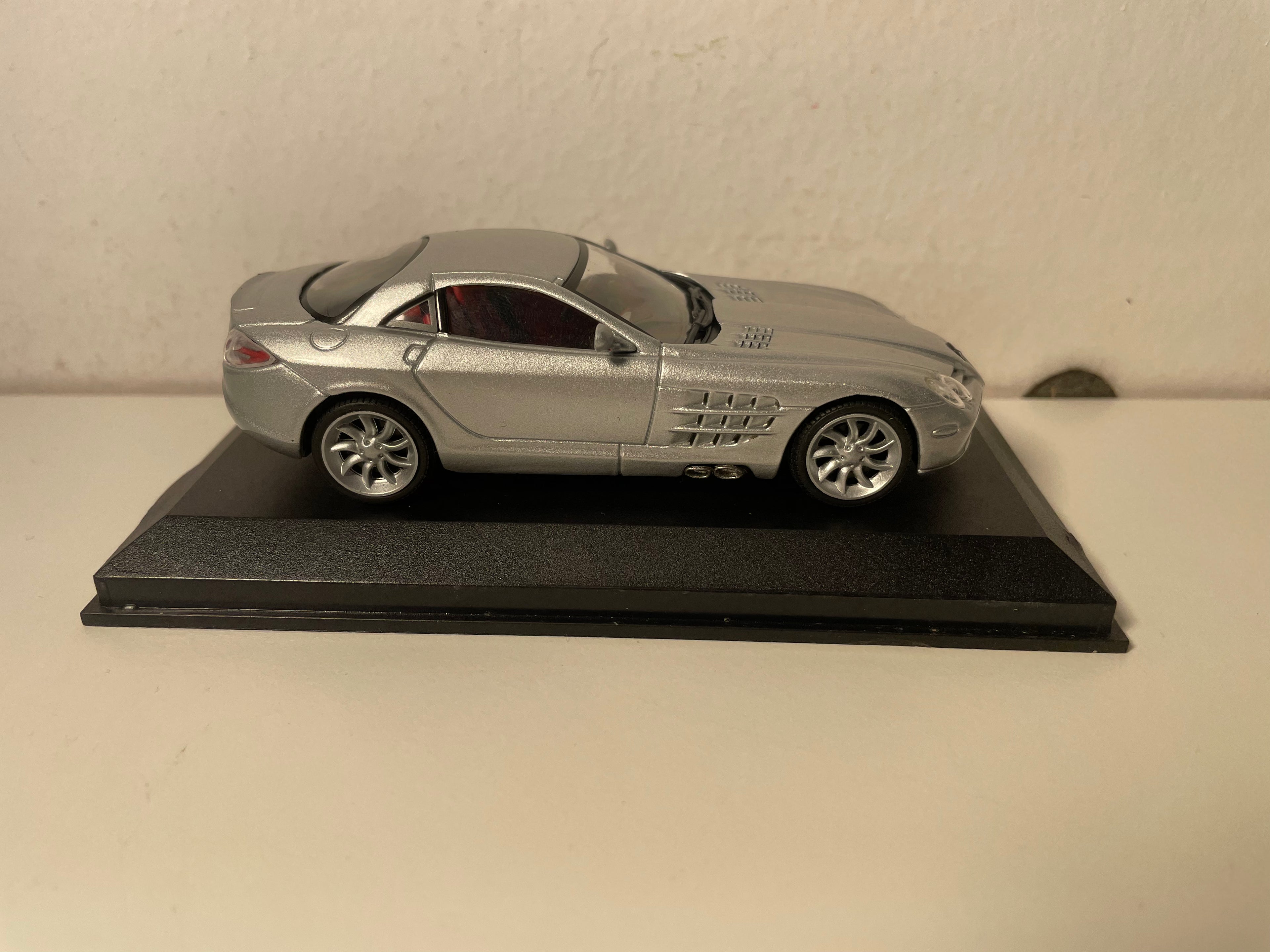 Grijze Mercedes McLaren SLR