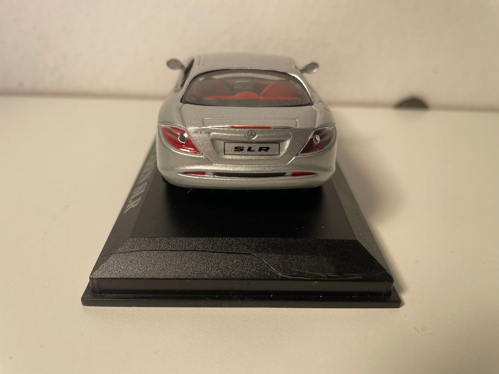 Grijze Mercedes McLaren SLR
