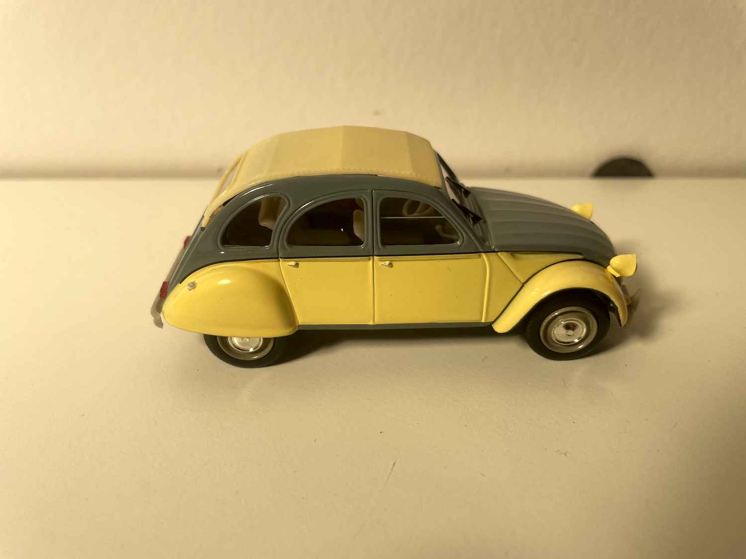 Citroën 2 CV 6 Dolly beżowa i szara - Norev