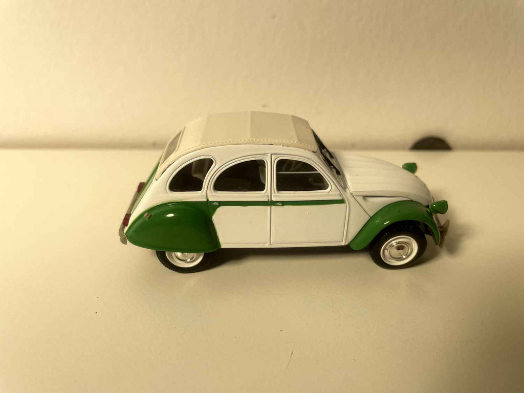 Citroën 2 CV 6 Dolly blanche et verte - Norev (sous blister)
