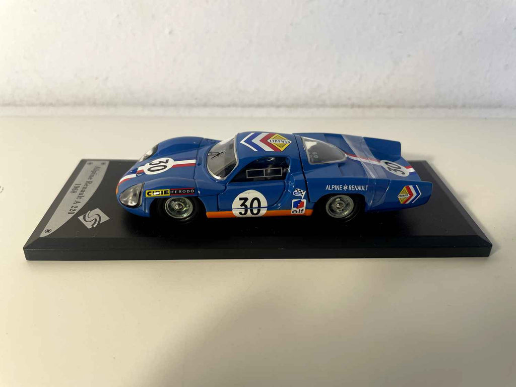Renault Alpine A220 blau Nummer 30 von 1968 (Solido Racing Kollektion)