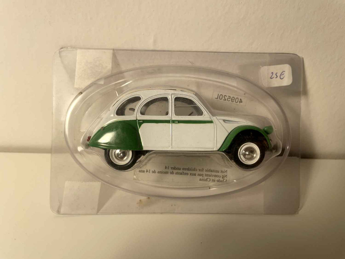 Citroën 2 CV 6 Dolly blanche et verte - Norev (sous blister)