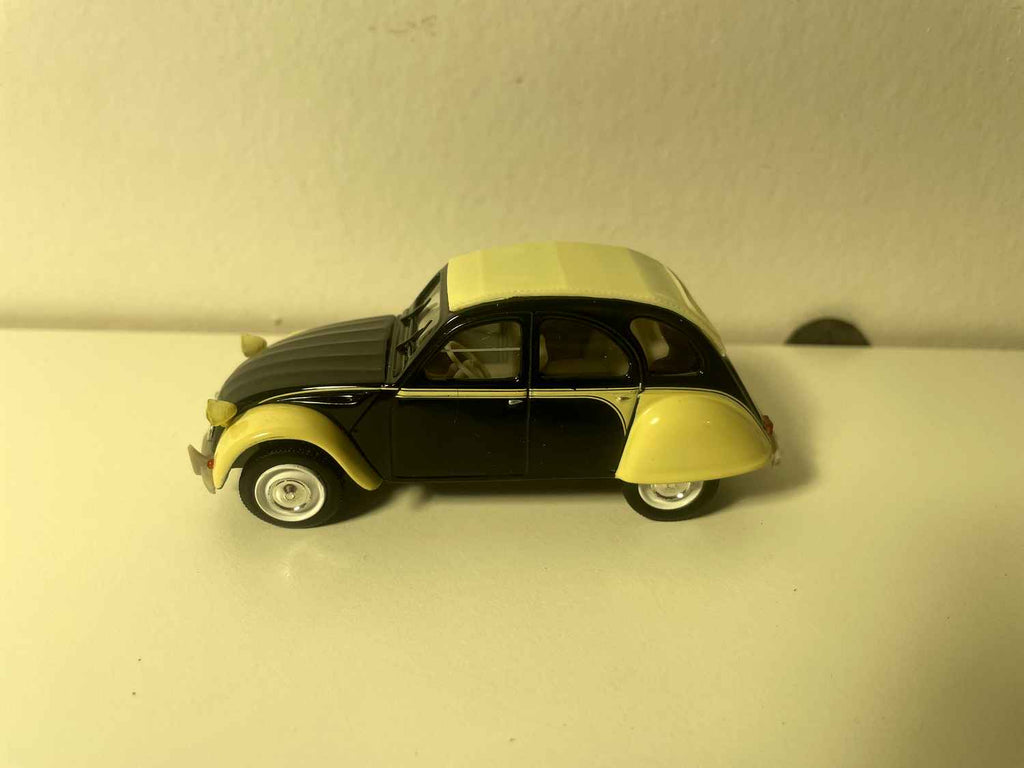 Citroën 2 CV 6 Dolly noire et beige - Norev (sous blister)