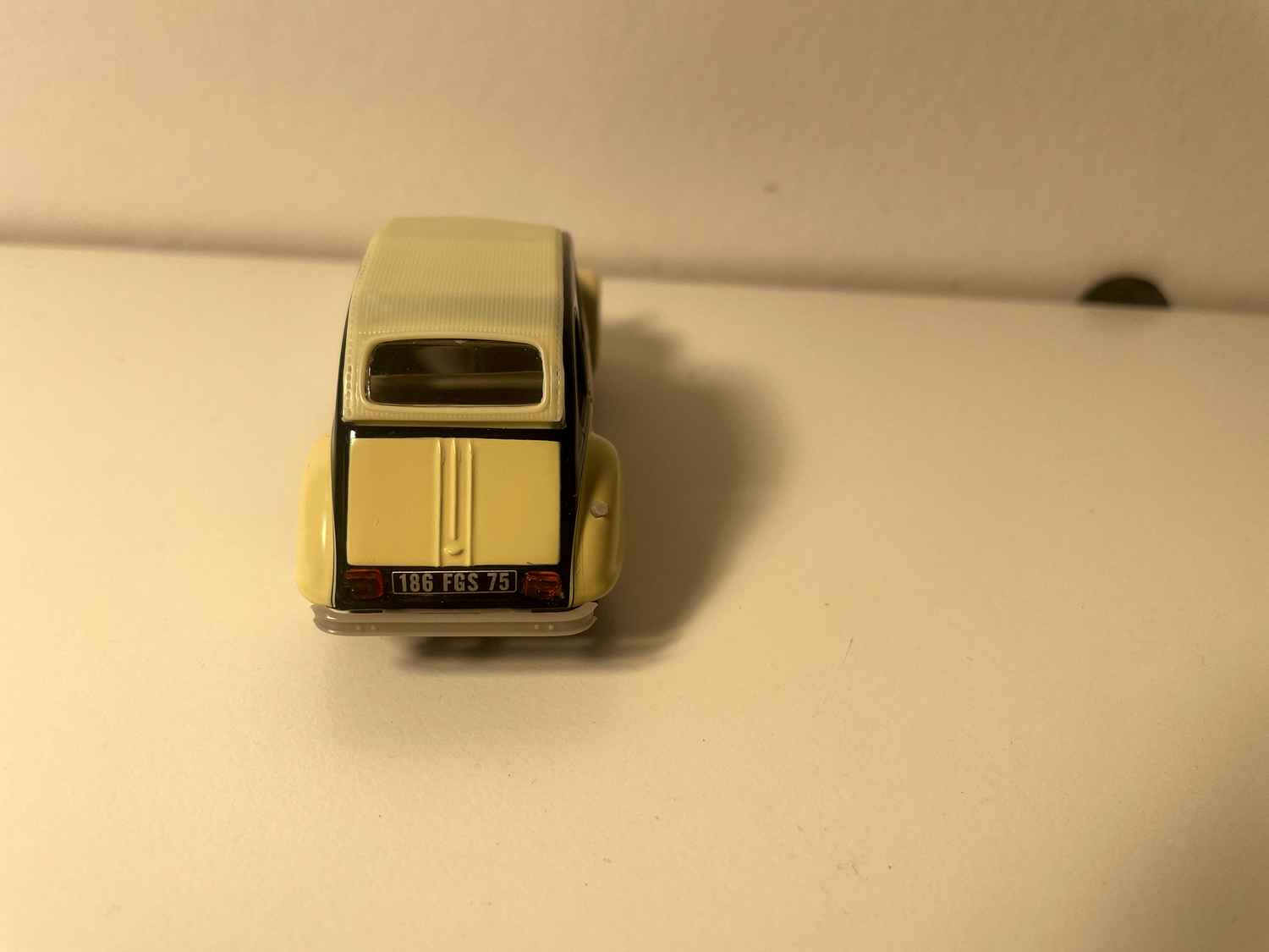 Citroën 2 CV 6 Dolly noire et beige - Norev (sous blister)