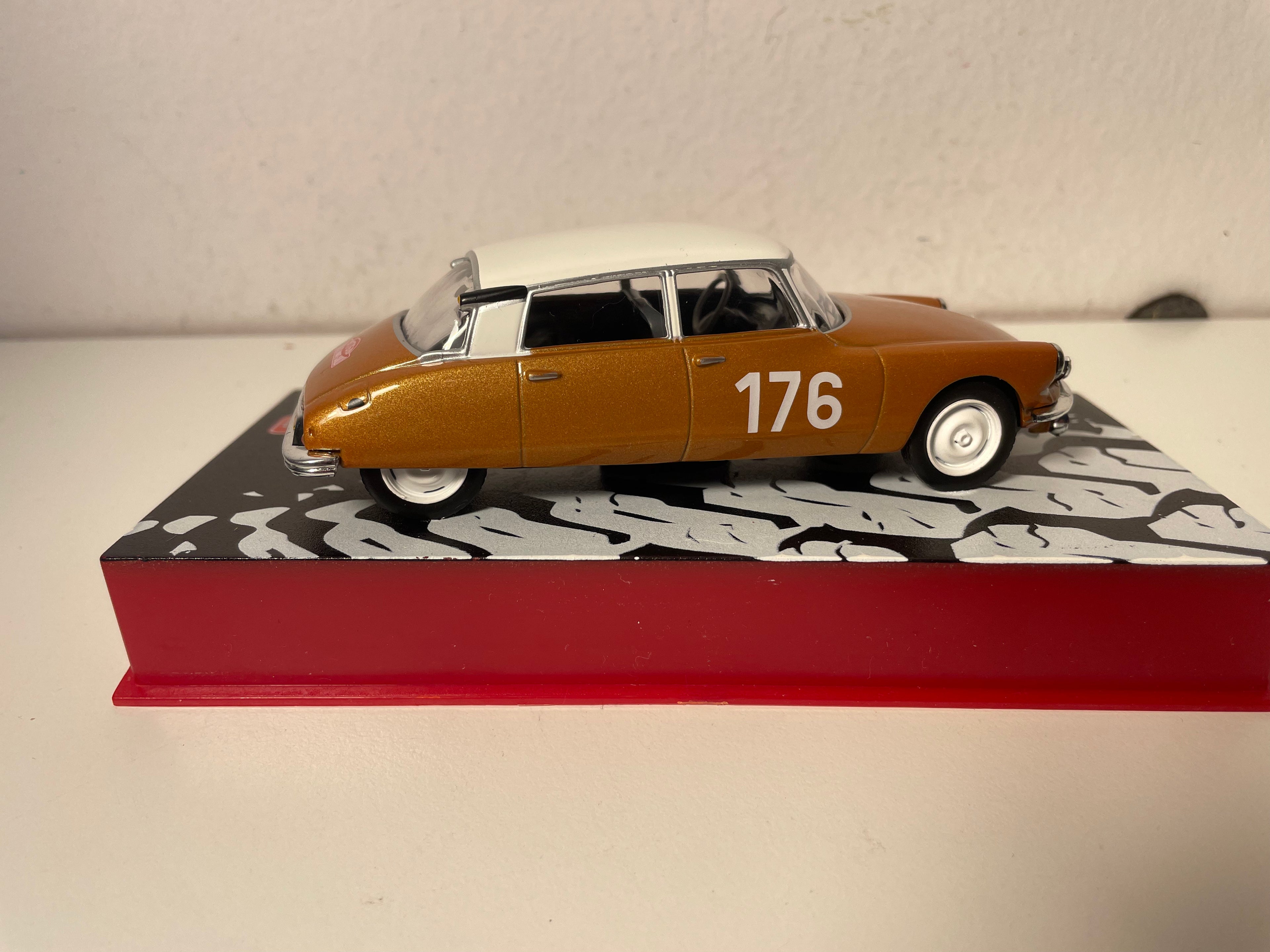 Citroën ID 19 braun mit gebrochenem weißen Dach Nummer 176 - Monte-Carlo Rallye 1959