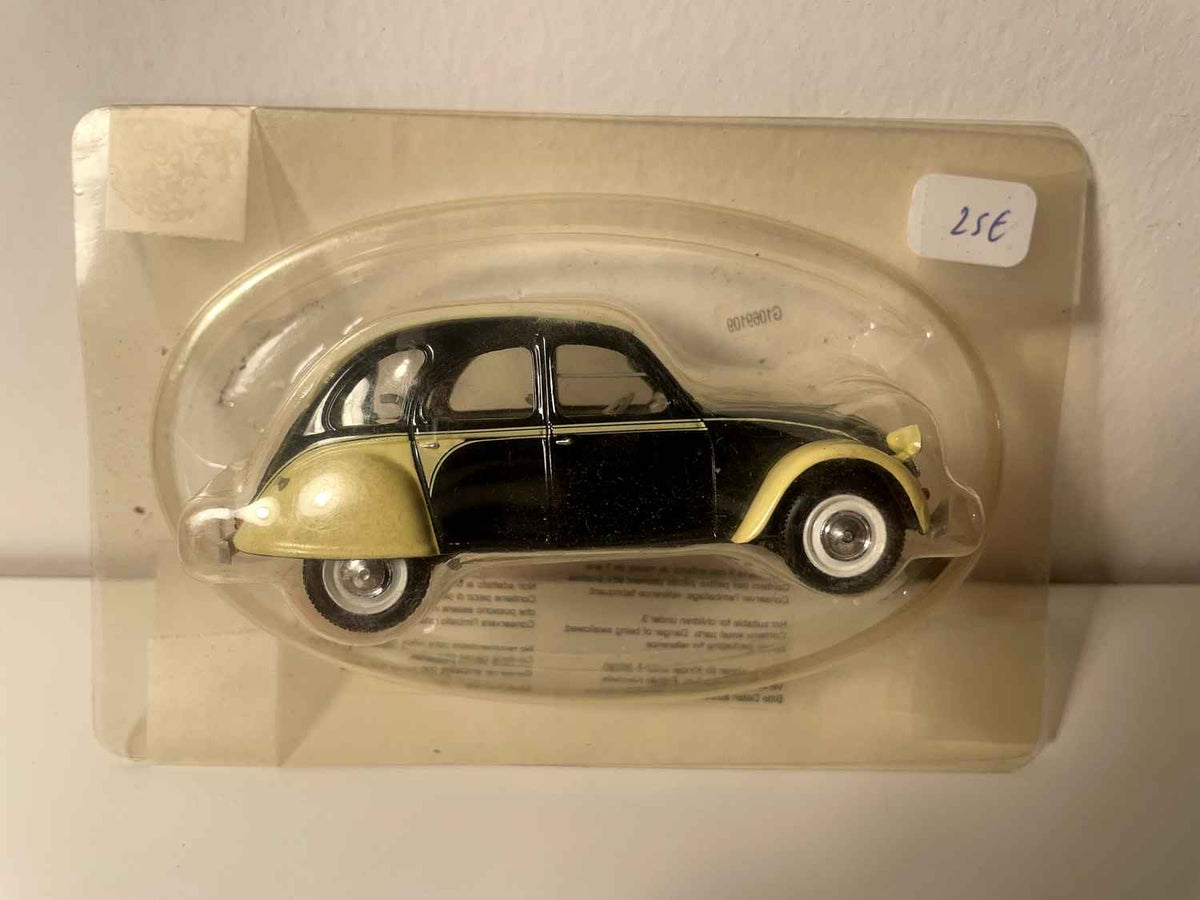 Citroën 2 CV 6 Dolly noire et beige - Norev (sous blister)