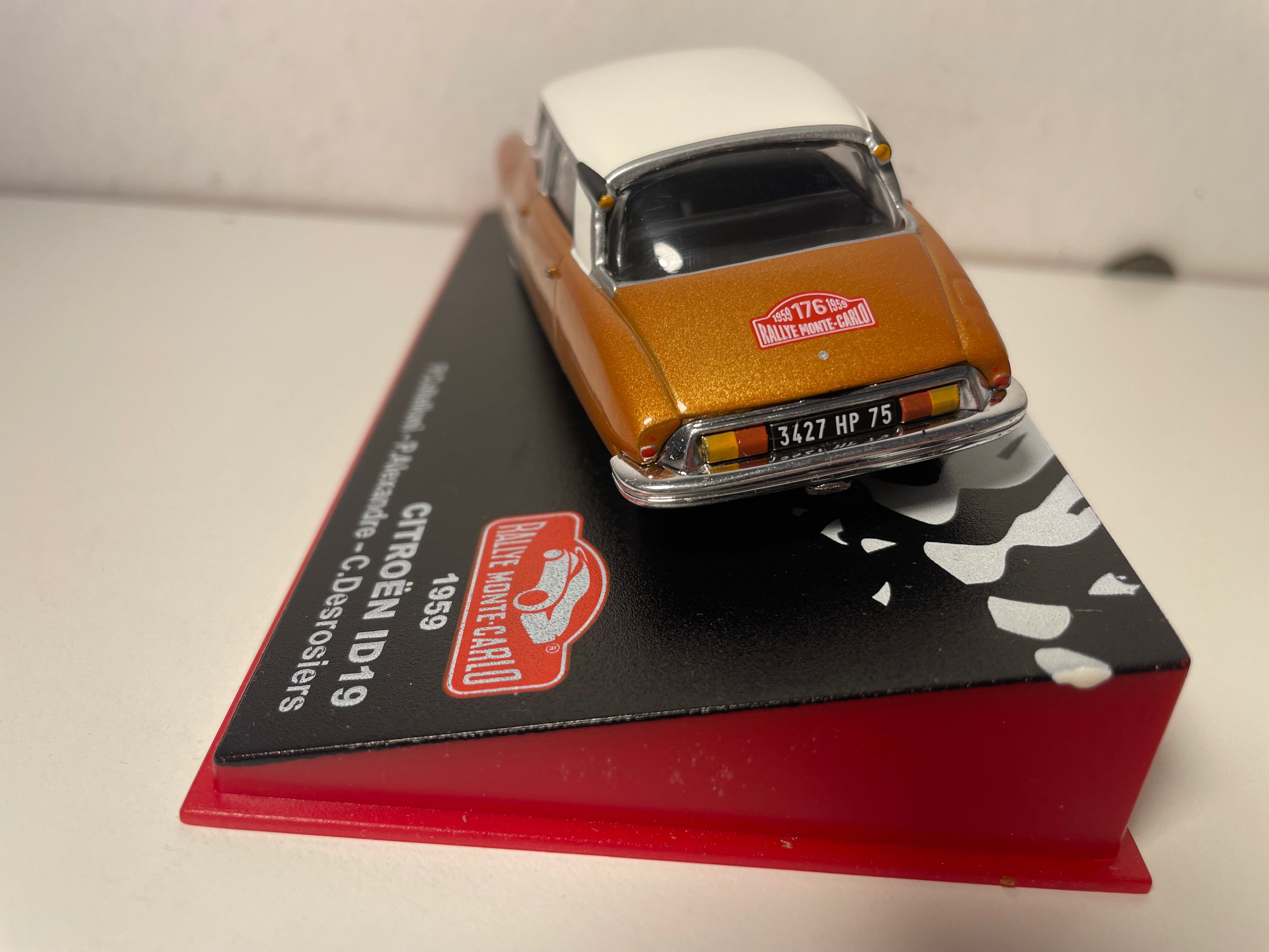 Citroën ID 19 braun mit gebrochenem weißen Dach Nummer 176 - Monte-Carlo Rallye 1959