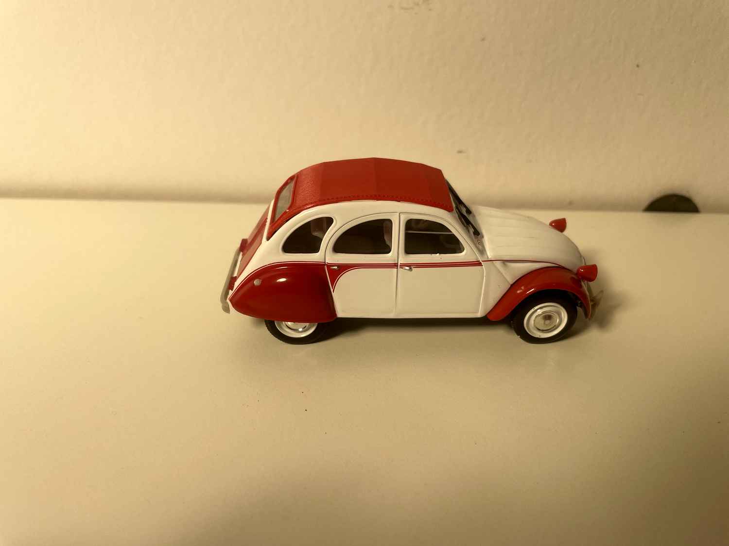 Citroën 2 CV 6 Dolly biała i czerwona - Norev