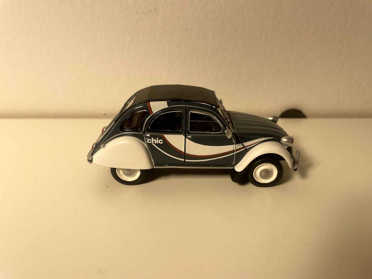 Citroën 2 CV 6 CHIC wit en grijs - Eligor