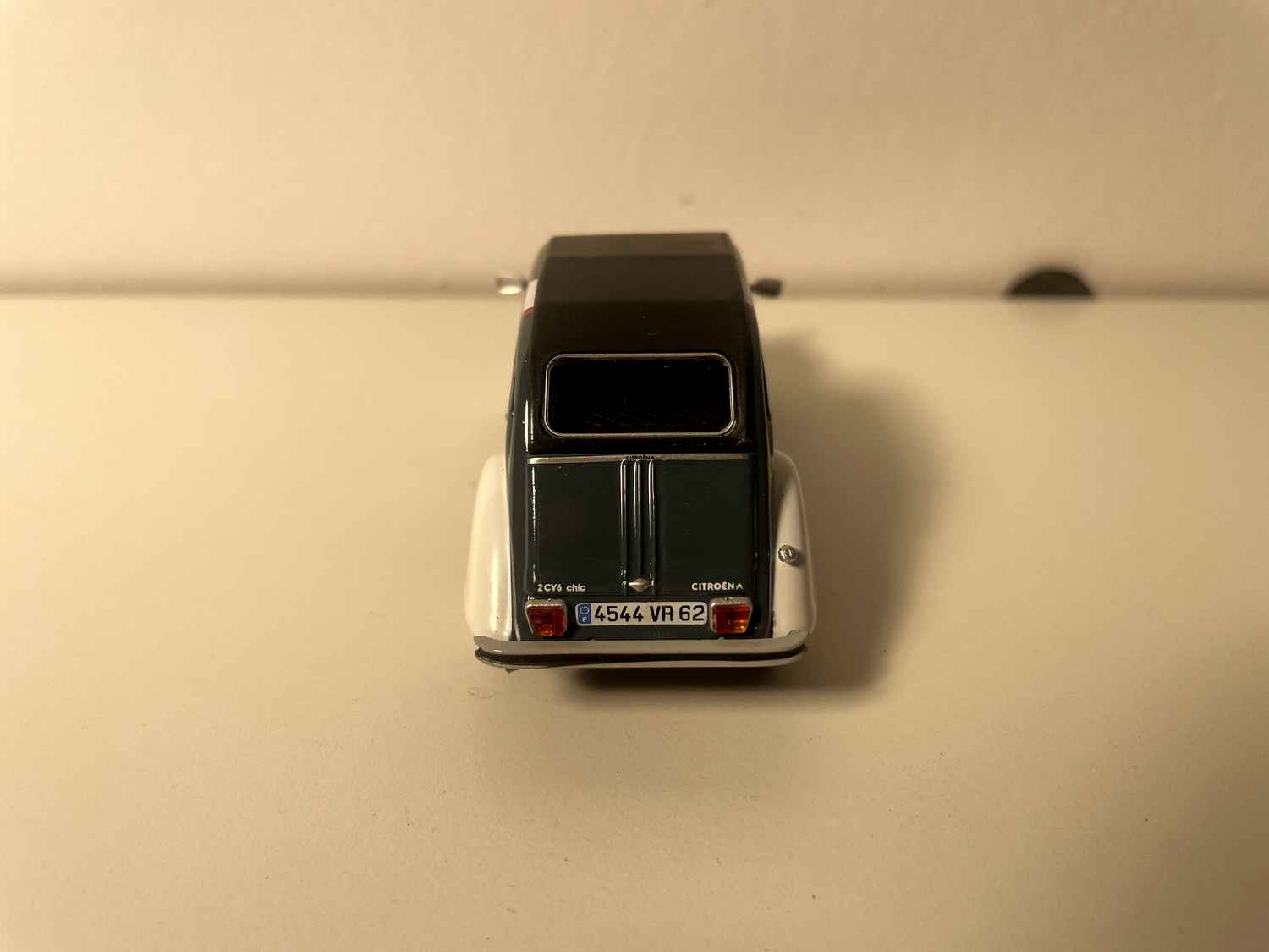 Citroën 2 CV 6 CHIC wit en grijs - Eligor