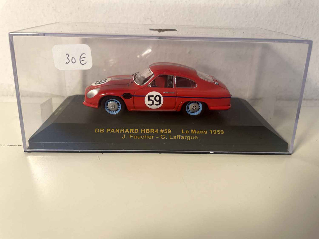 DB Panhard HBR4 rouge et bandes grises numéro 59 - 24 heures du Mans de 1959 - IXO