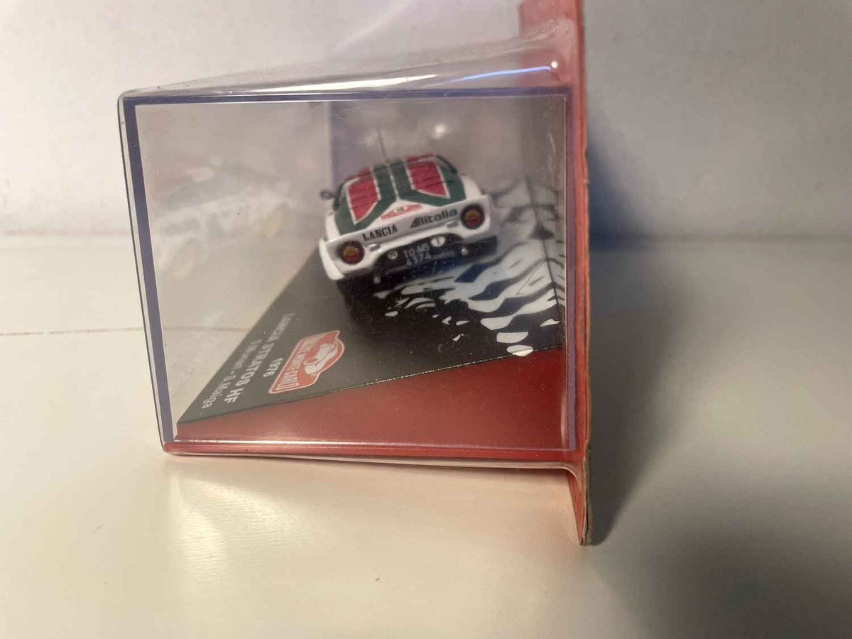 Lancia Stratos HF blanche, rouge et verte numéro 10 - rallye de Monté-Carlo de 1976