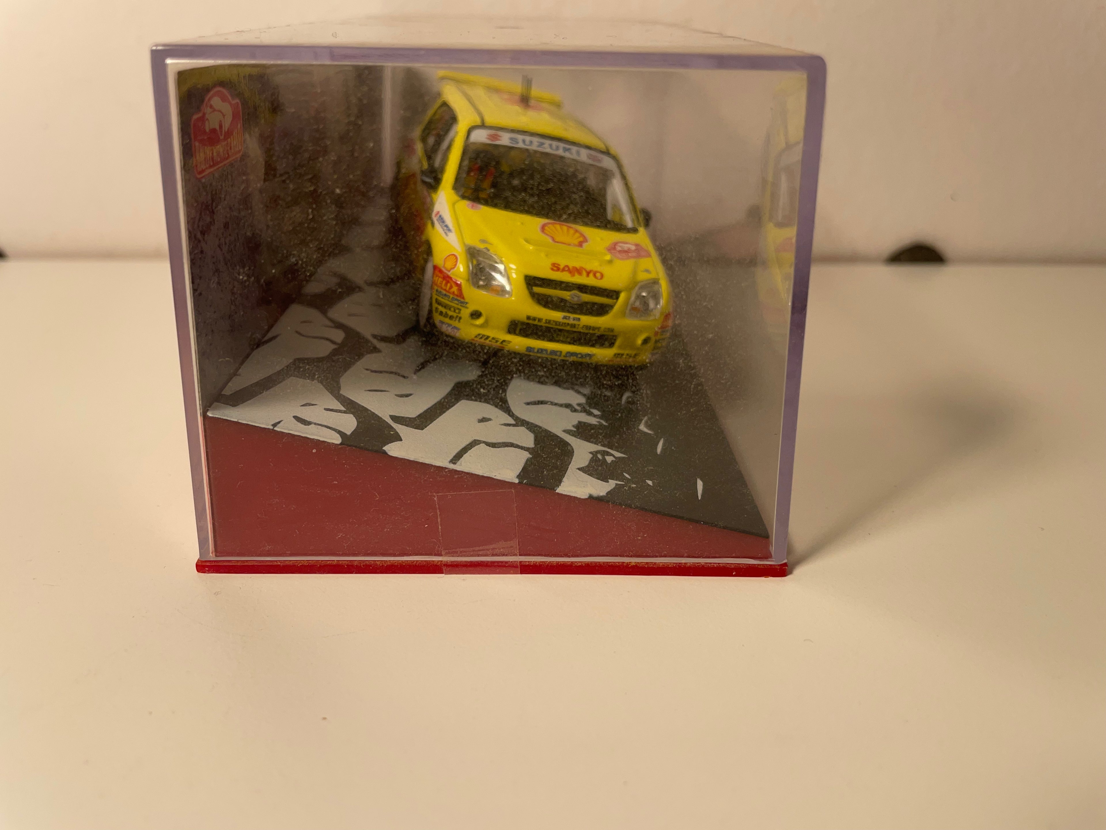 Suzuki Ignis JWRC giel Nummer 32 - Rallye vu Monte-Carlo 2005