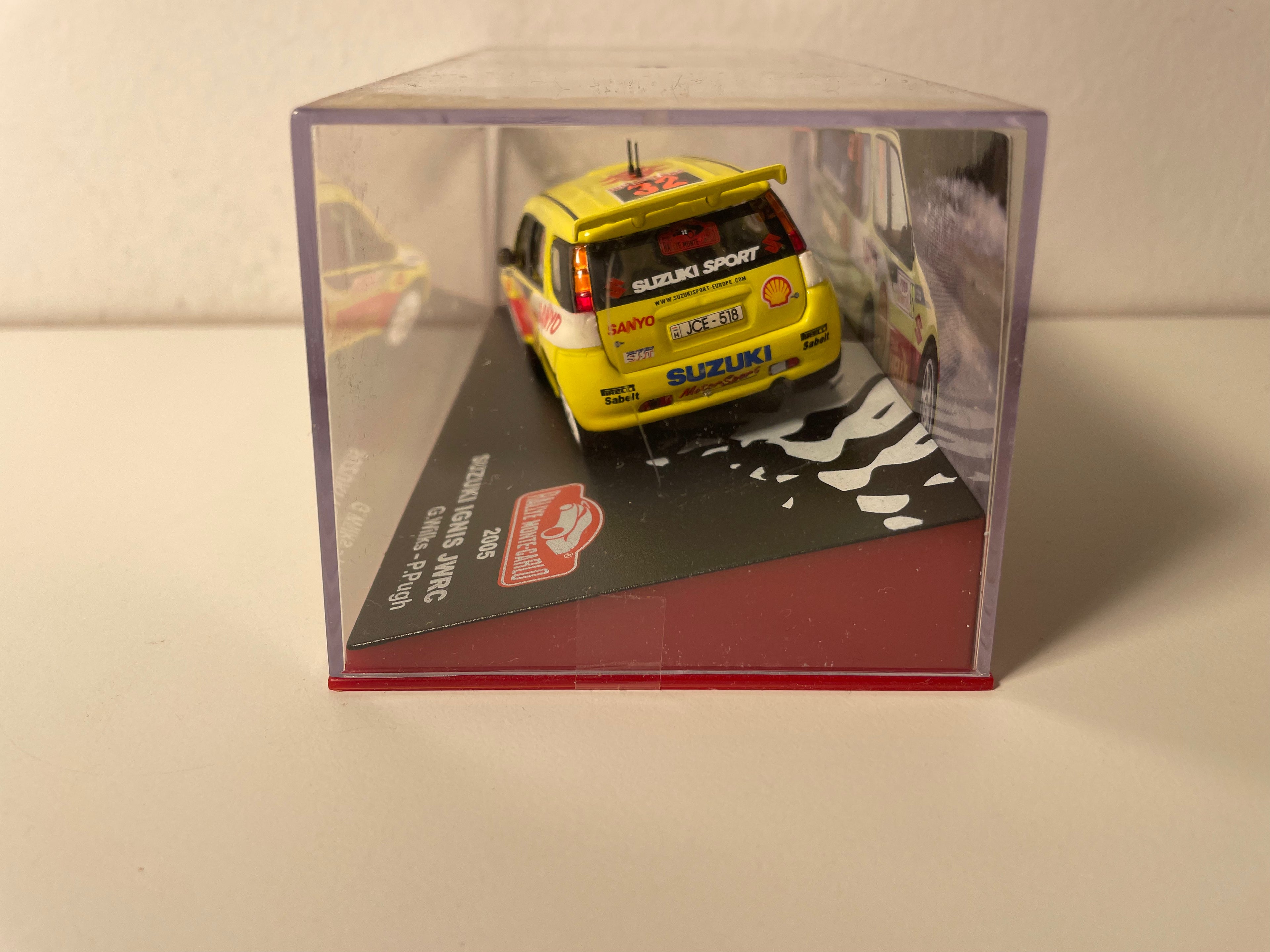 Suzuki Ignis JWRC giel Nummer 32 - Rallye vu Monte-Carlo 2005