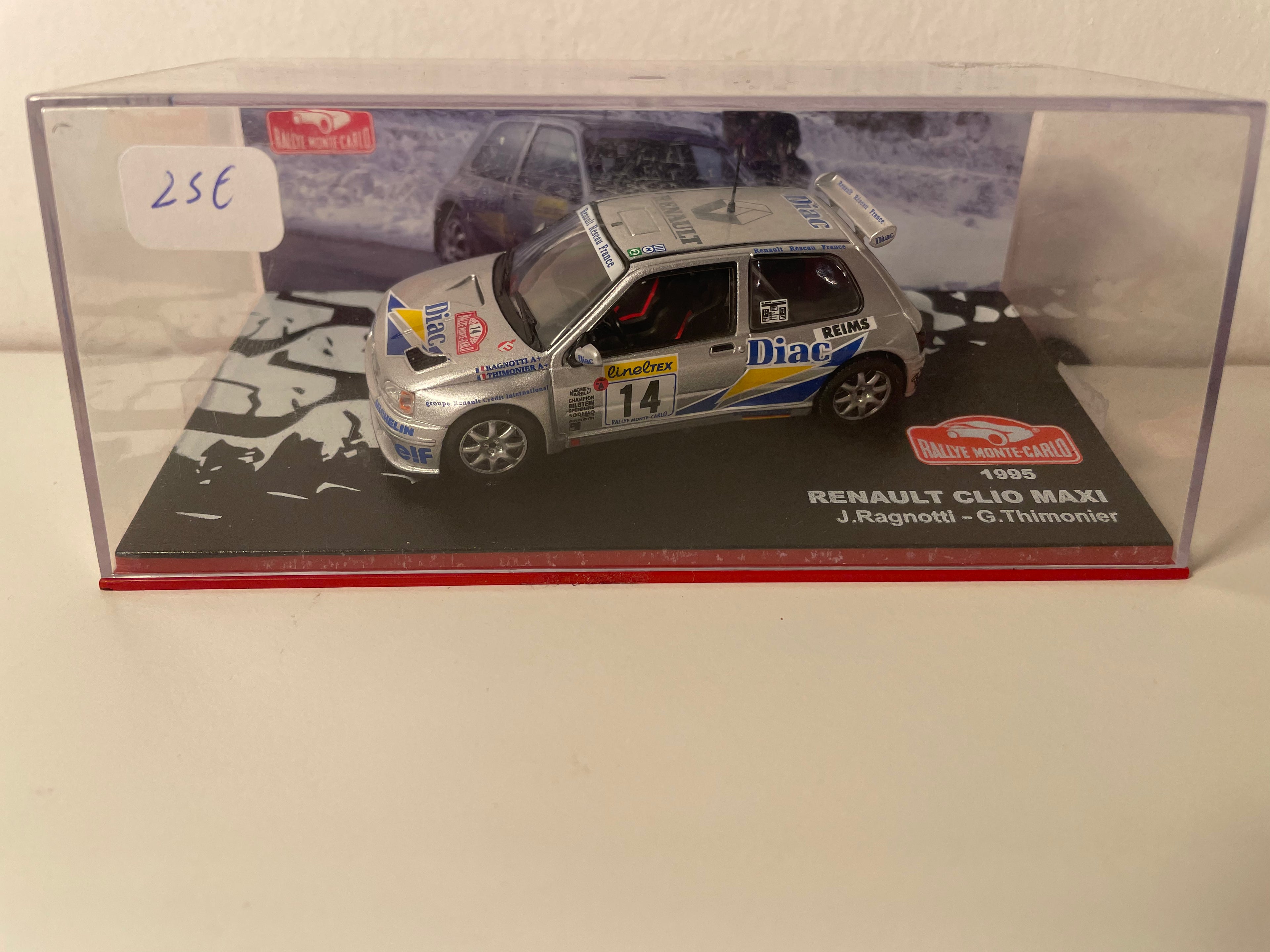 Renault Clio Maxi grigia numero 14 - rally di Monte-Carlo del 1995