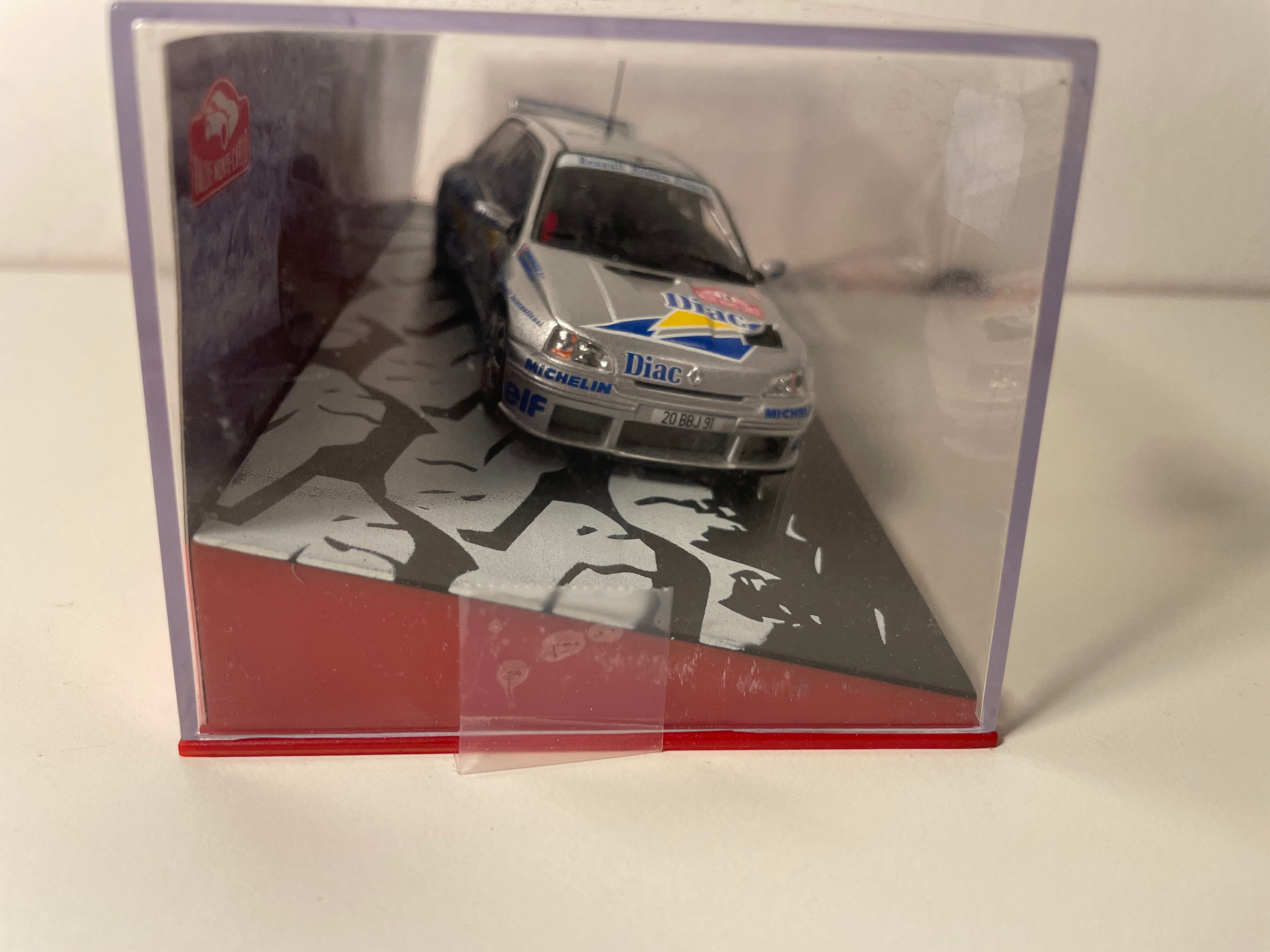 Renault Clio Maxi grigia numero 14 - rally di Monte-Carlo del 1995