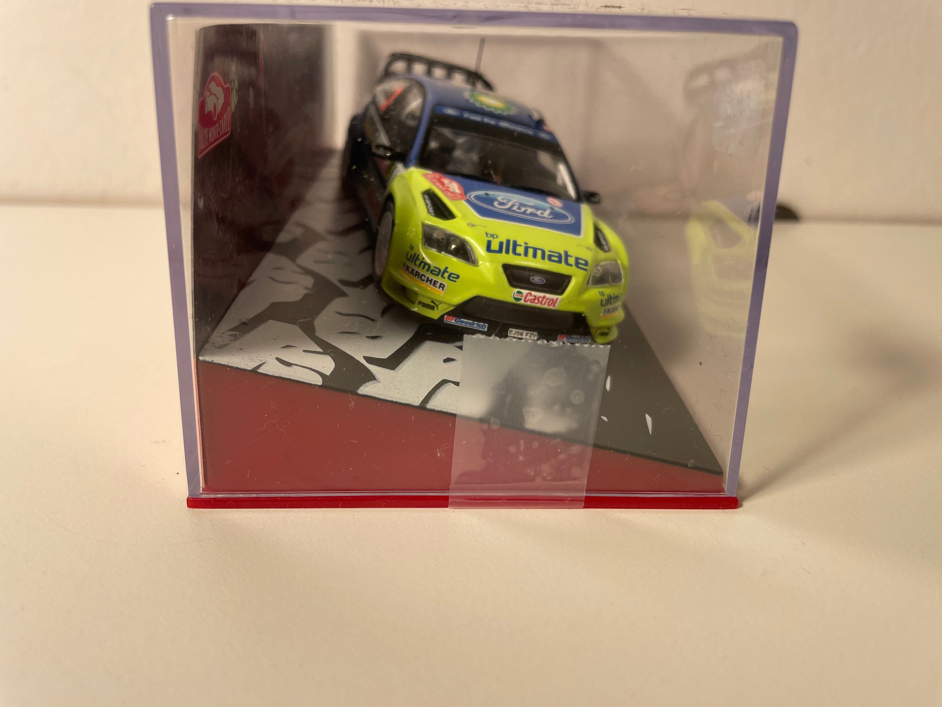 Ford Focus WRC bleue, verte et blanche numéro 3 - rallye de Monté-Carlo de 2007