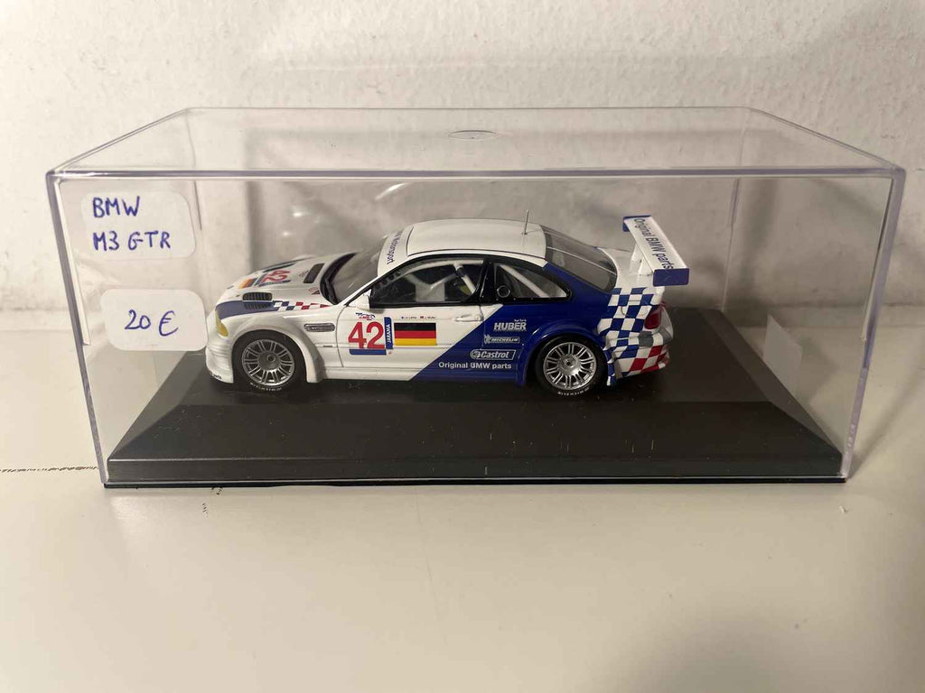 BMW M3 GTR blanche et bleue numéro 42 (Minichamps)