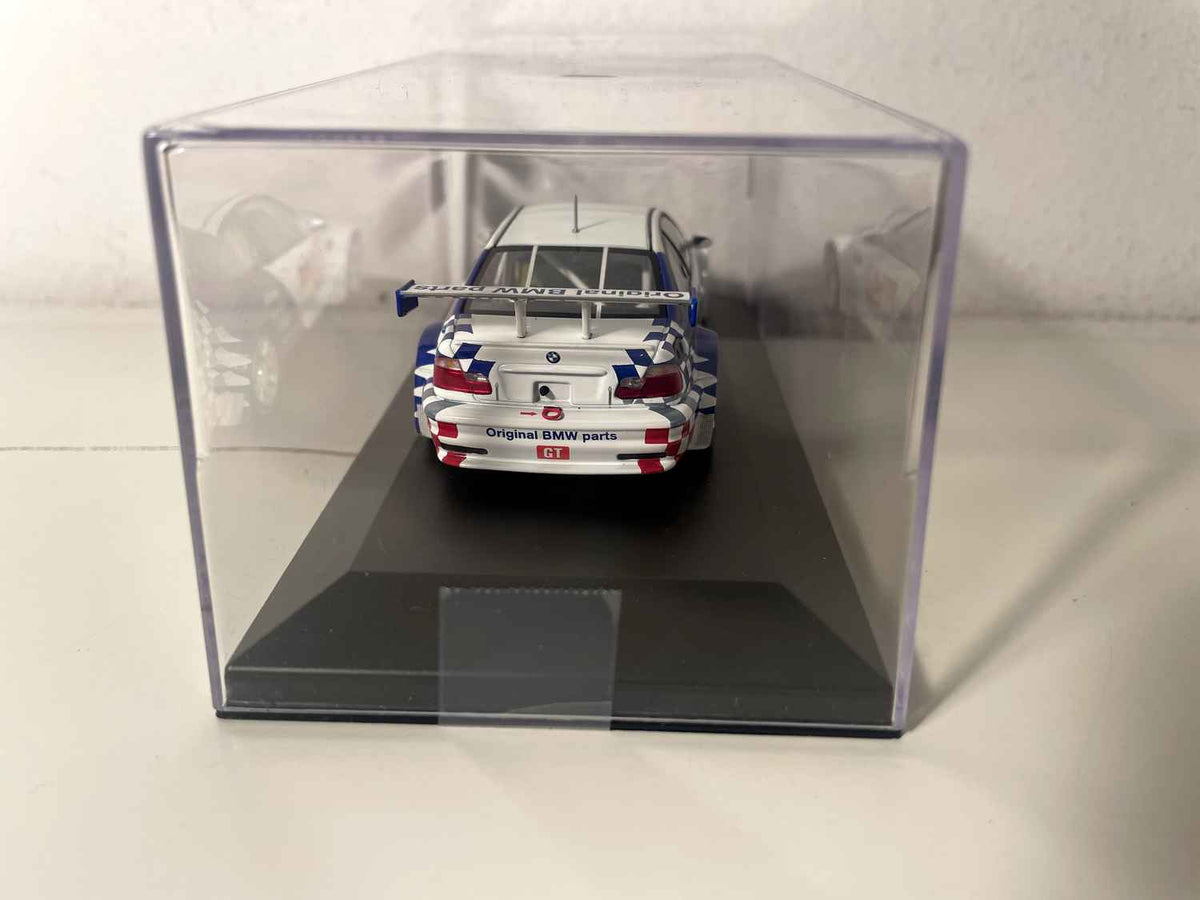 BMW M3 GTR blanche et bleue numéro 42 (Minichamps)